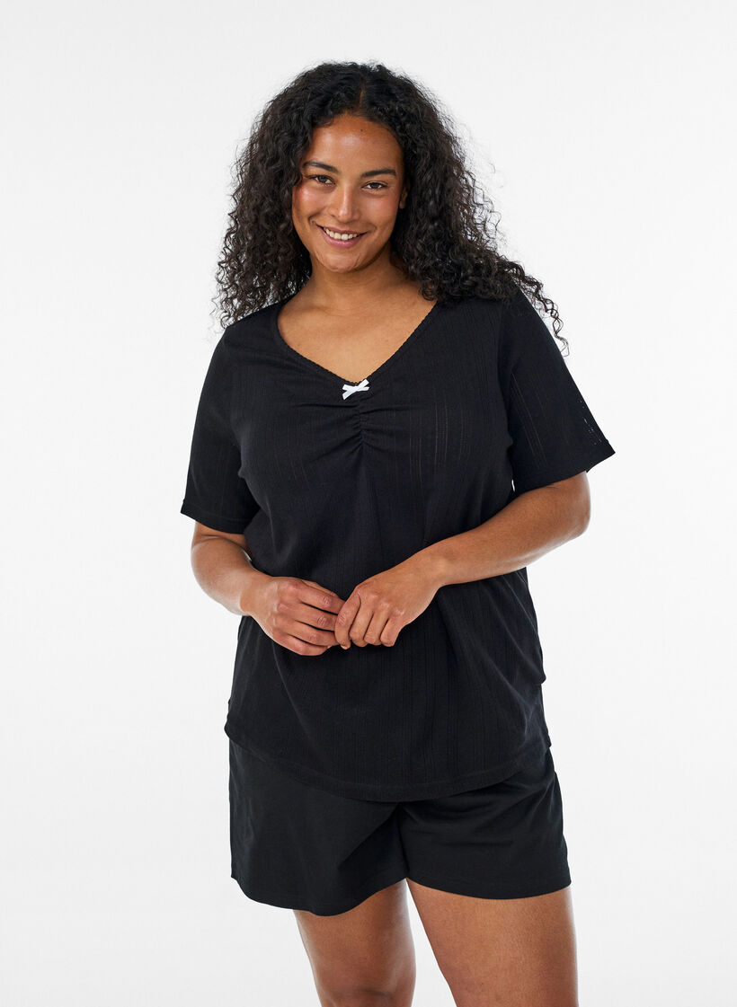 Y&ouml;paita luomupuuvillasta reik&auml;kirjailulla, Musta, Model image number 0