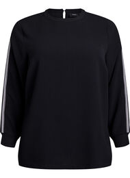 Pusero, jonka hihoissa on raita yksityiskohdat, Musta