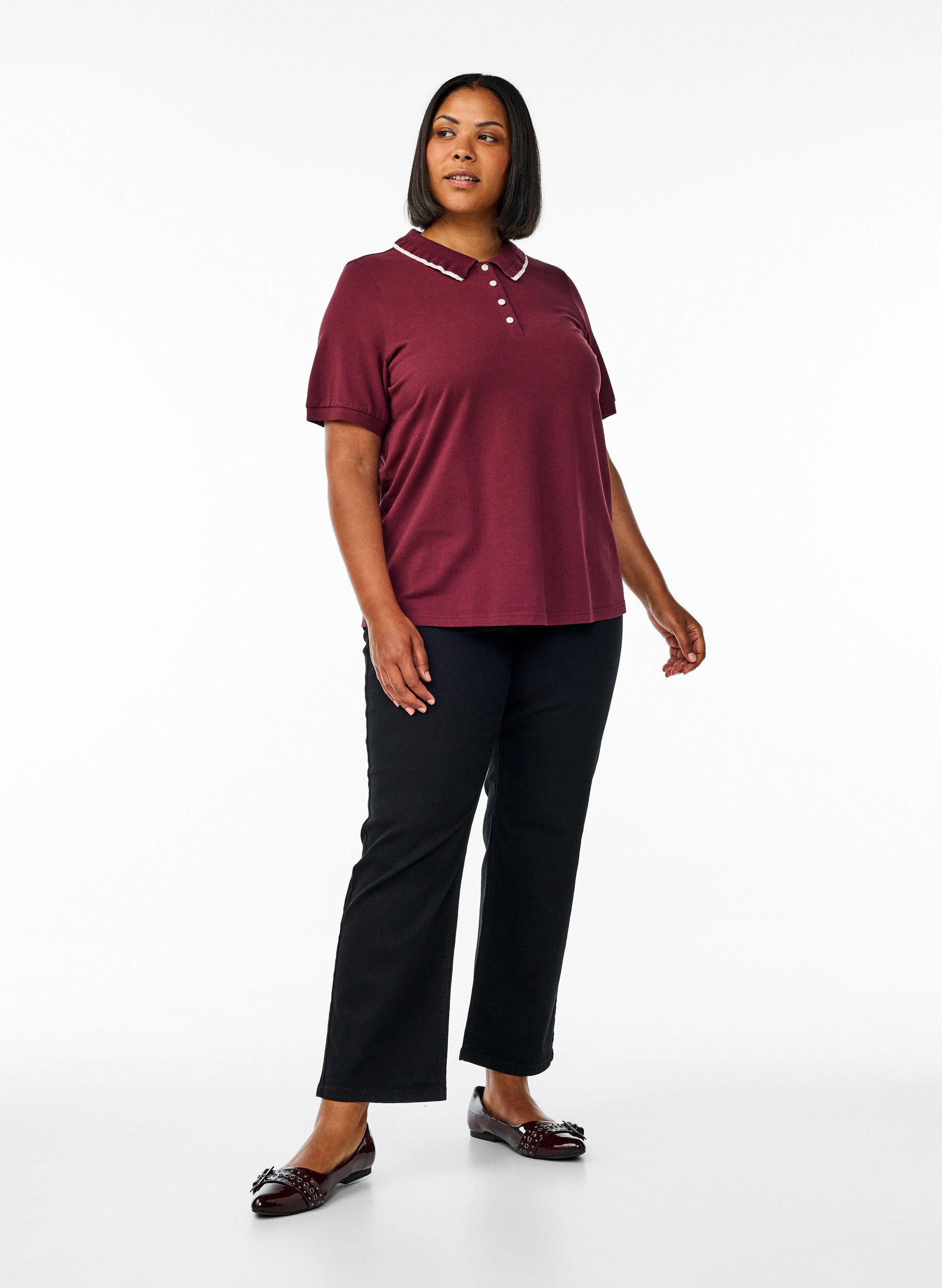 Zizzi Pikeepaita strassikoristenapeilla ja r&ouml;yhel&ouml;yksityiskohdilla, Punainen, Model image number 1