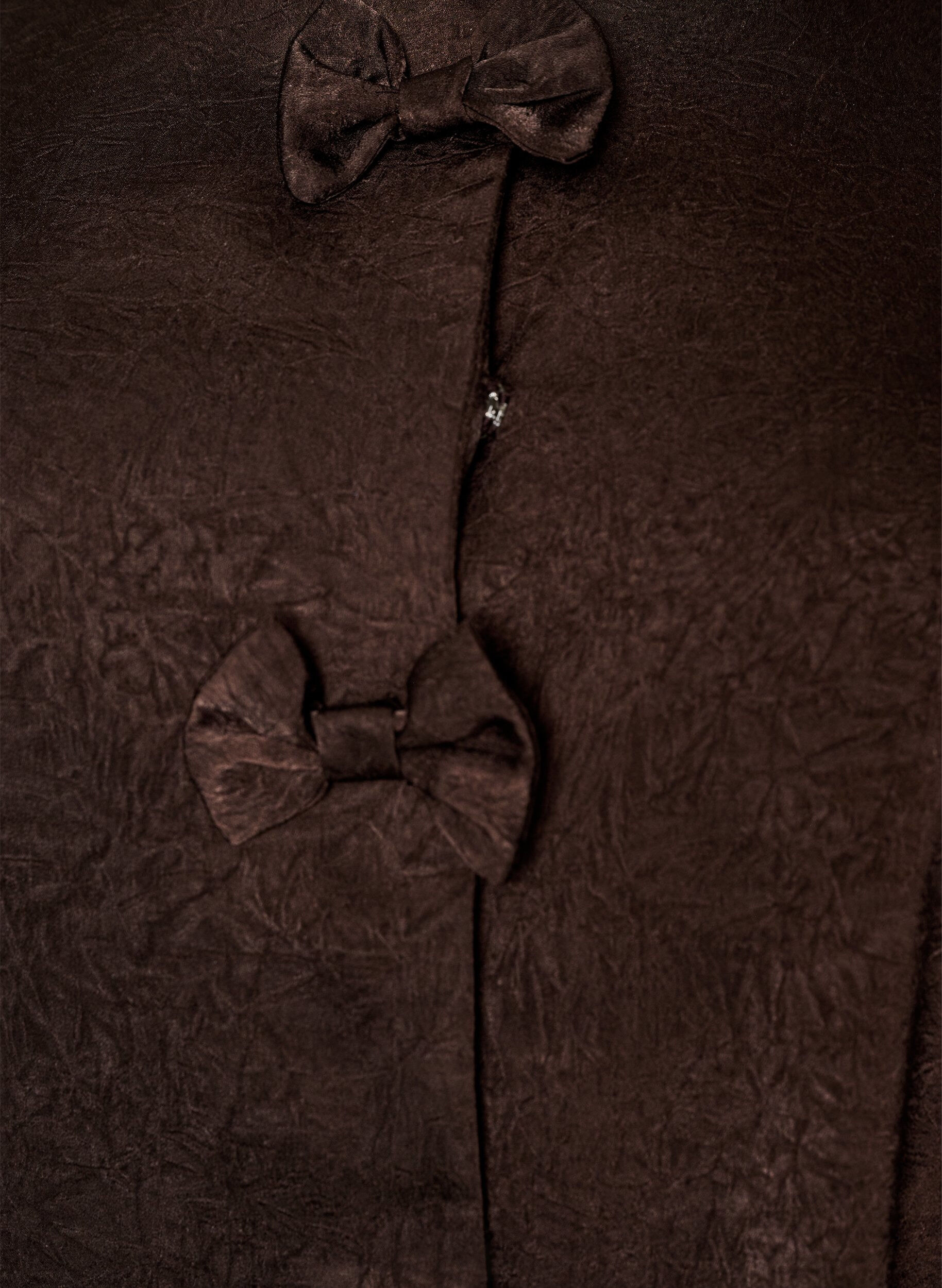 ZizziSatiinipusero ruseteilla ja kyyn&auml;rp&auml;&auml;n mittaisilla hihoilla, Ruskea, Packshot image number 2