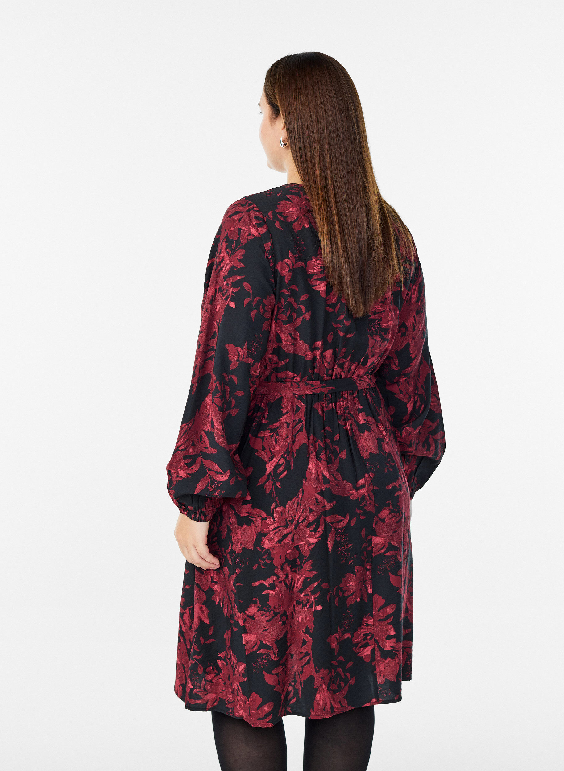 Zizzi Polvimittainen mekko vy&ouml;ll&auml; ja kietaisutyylill&auml;, Musta, Model image number 2