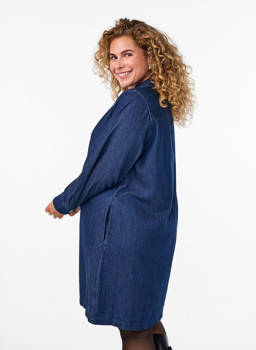 Lyhyt farkkumekko V-p&auml;&auml;ntiell&auml; ja kauluksella, Sininen, Model image number 2