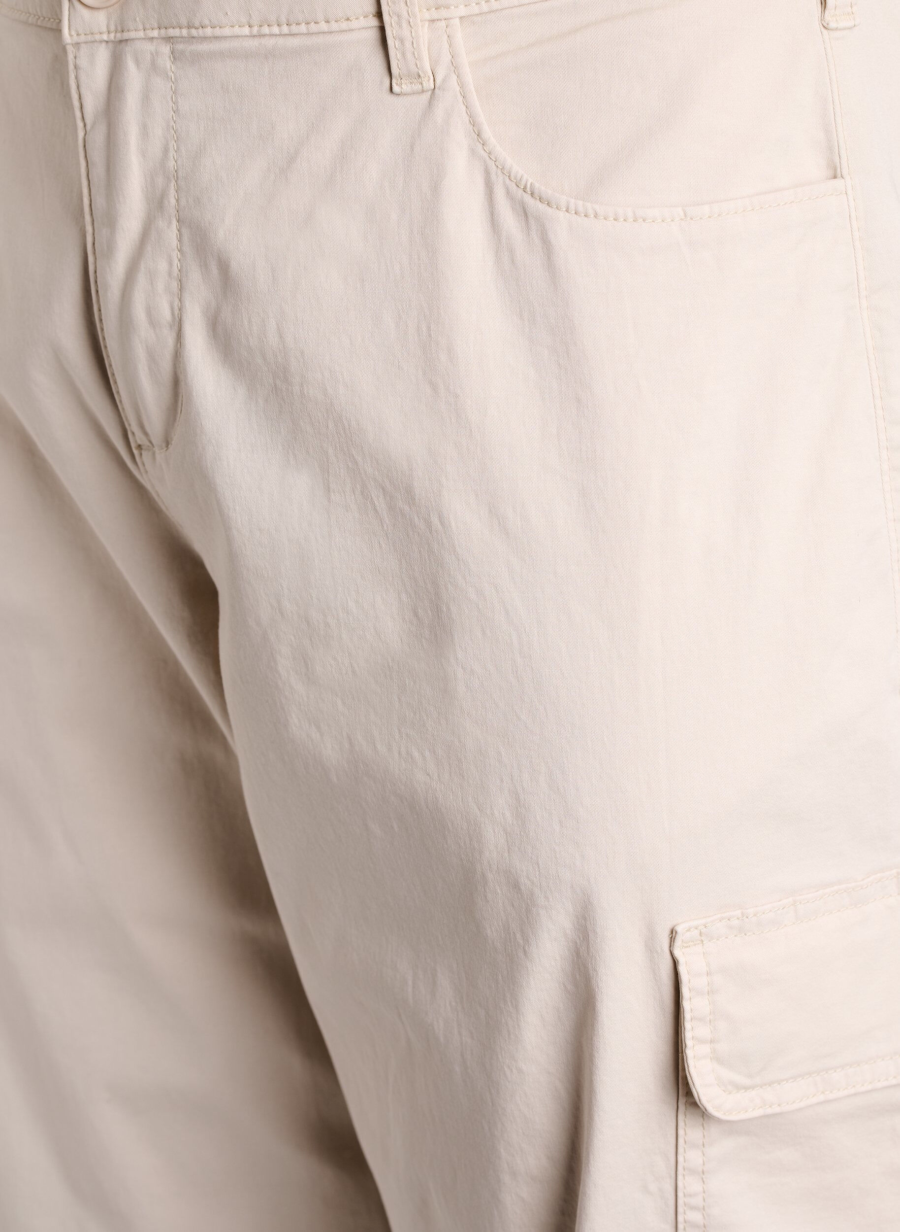 Zizzi Korkeavy&ouml;t&auml;r&ouml;iset cargoshortsit, Beige, Packshot image number 2