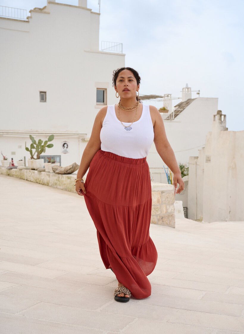 Pitk&auml; hame joustavalla vy&ouml;t&auml;r&ouml;ll&auml;, Punainen, Image image number 0