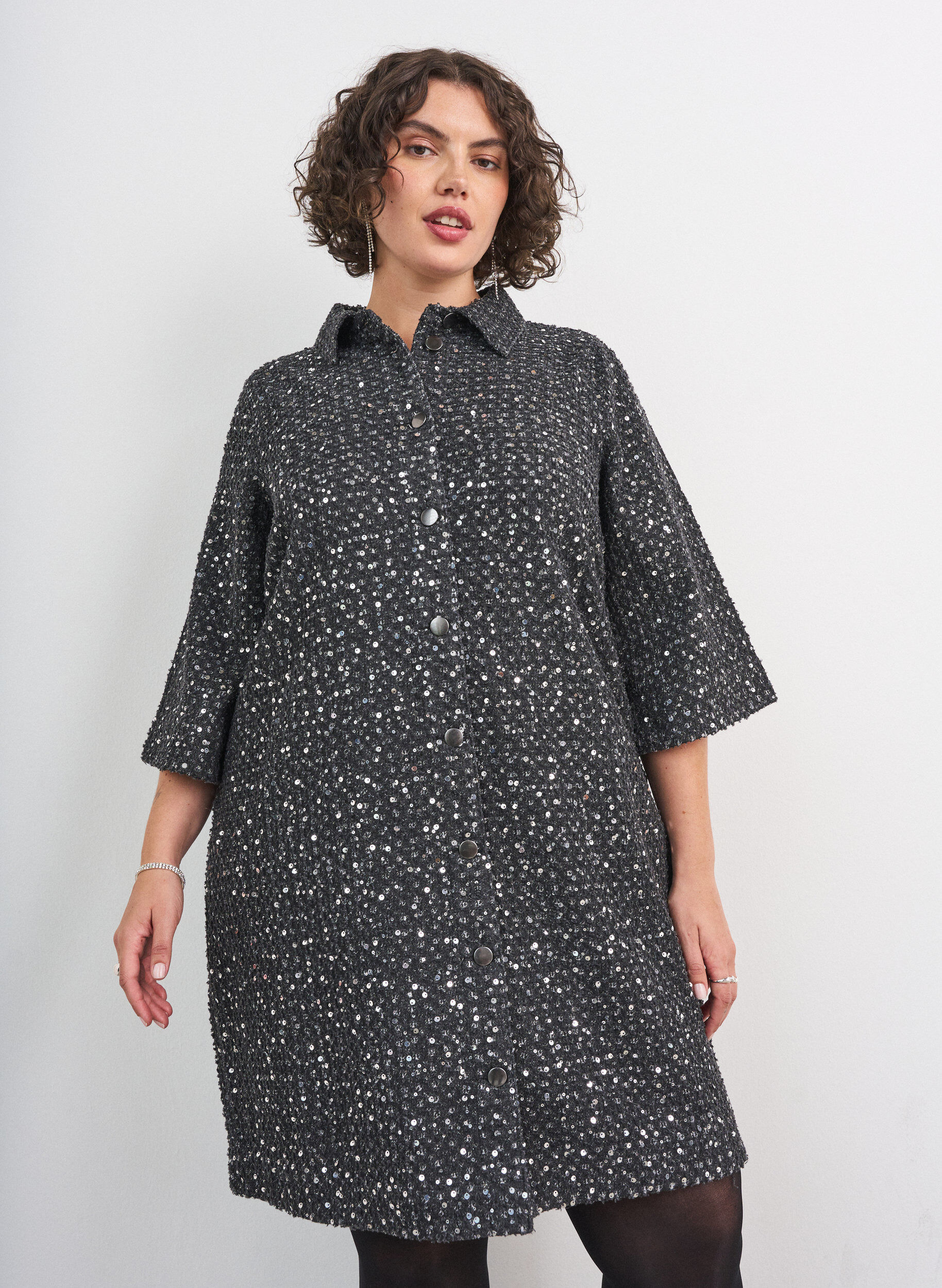 ZizziFarkkumekko paljeteilla ja 3/4-hihoilla, Musta, Model image number 0