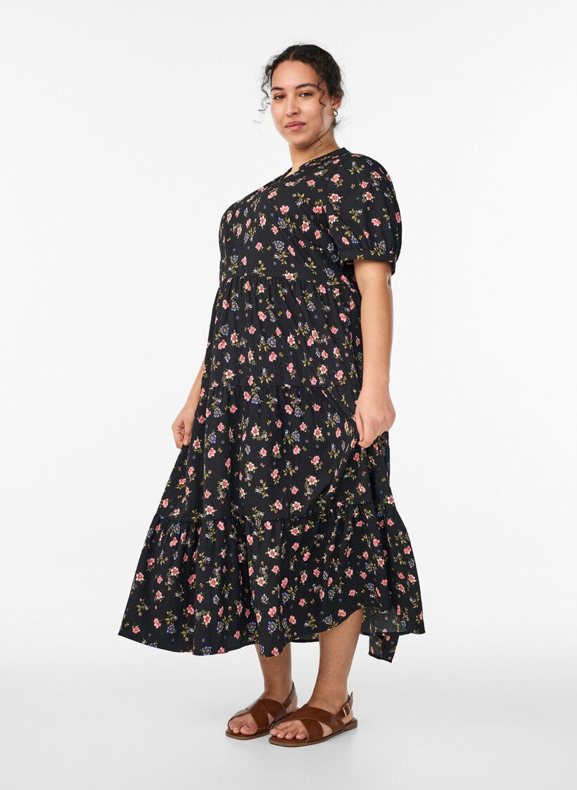 Nilkkapituinen mekko lyhyill&auml; hihoilla ja kerroksellisilla r&ouml;yhel&ouml;ill&auml;, Musta, Model image number 0