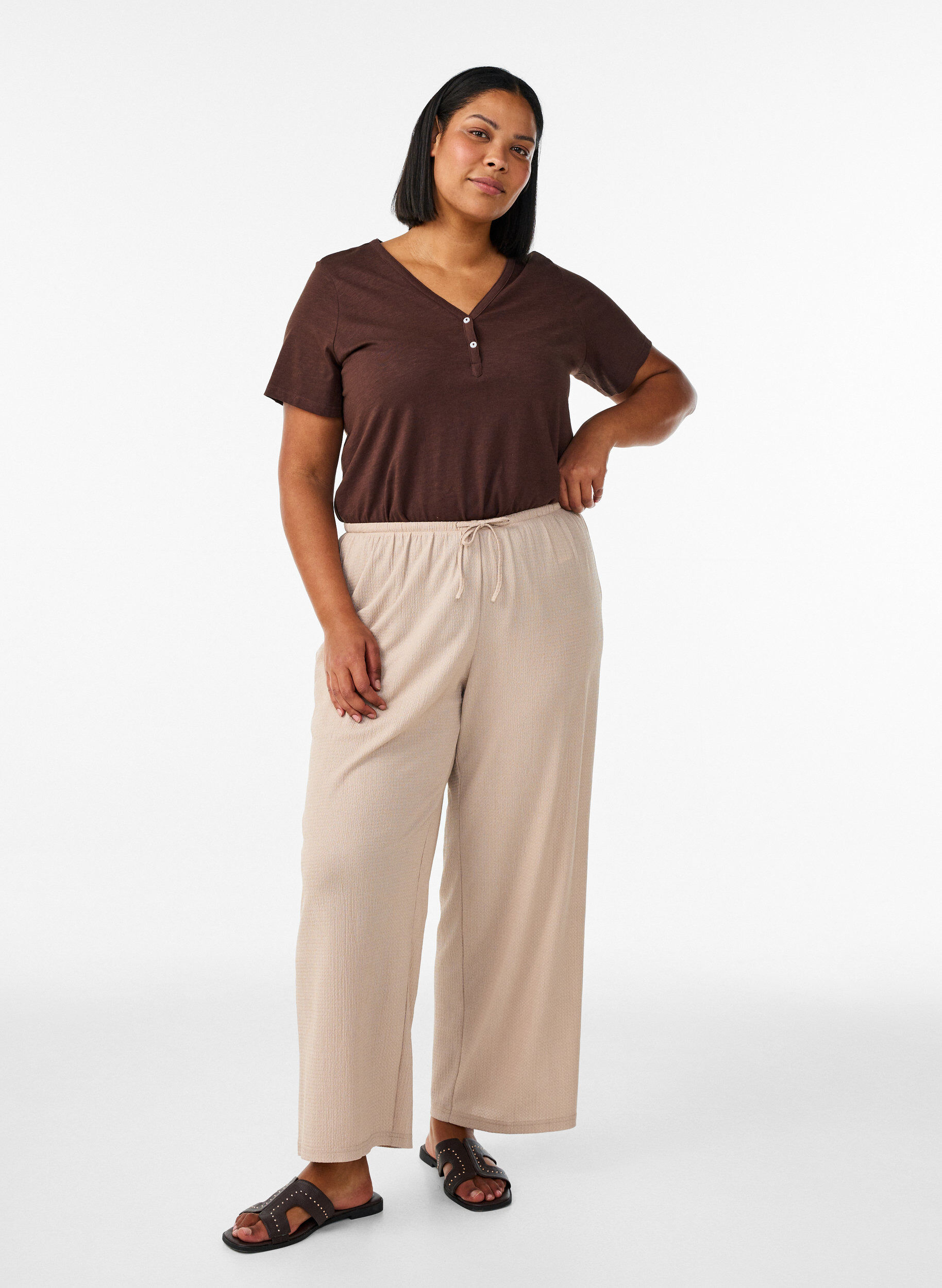 Zizzi T-paita nappiyksityiskohdalla, Ruskea, Model image number 1