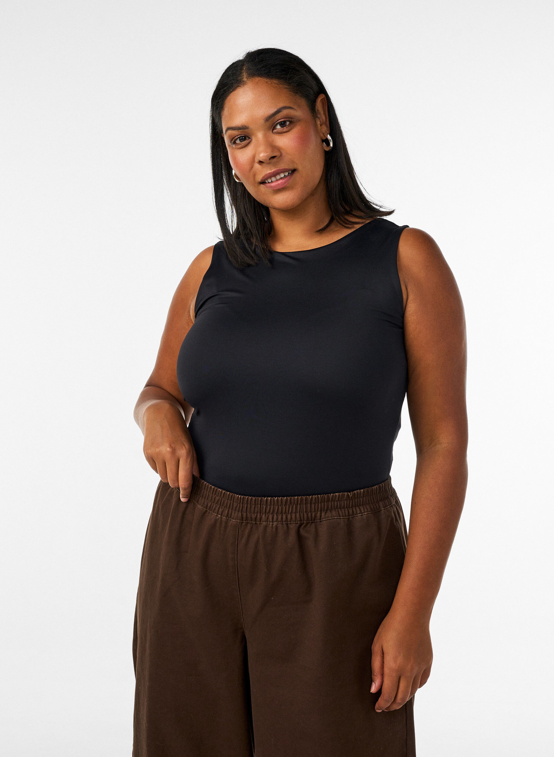 ZizziVartalonmy&ouml;t&auml;inen basic-toppi sile&auml;&auml; kangasta, Musta, Model image number 3