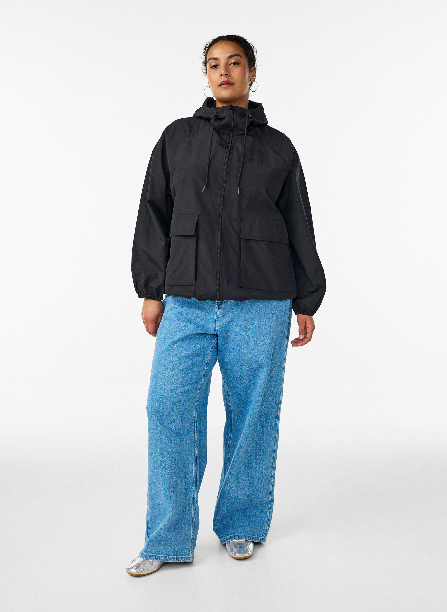 Zizzi Kevyt hupullinen takki taskuilla, Musta, Model image number 1