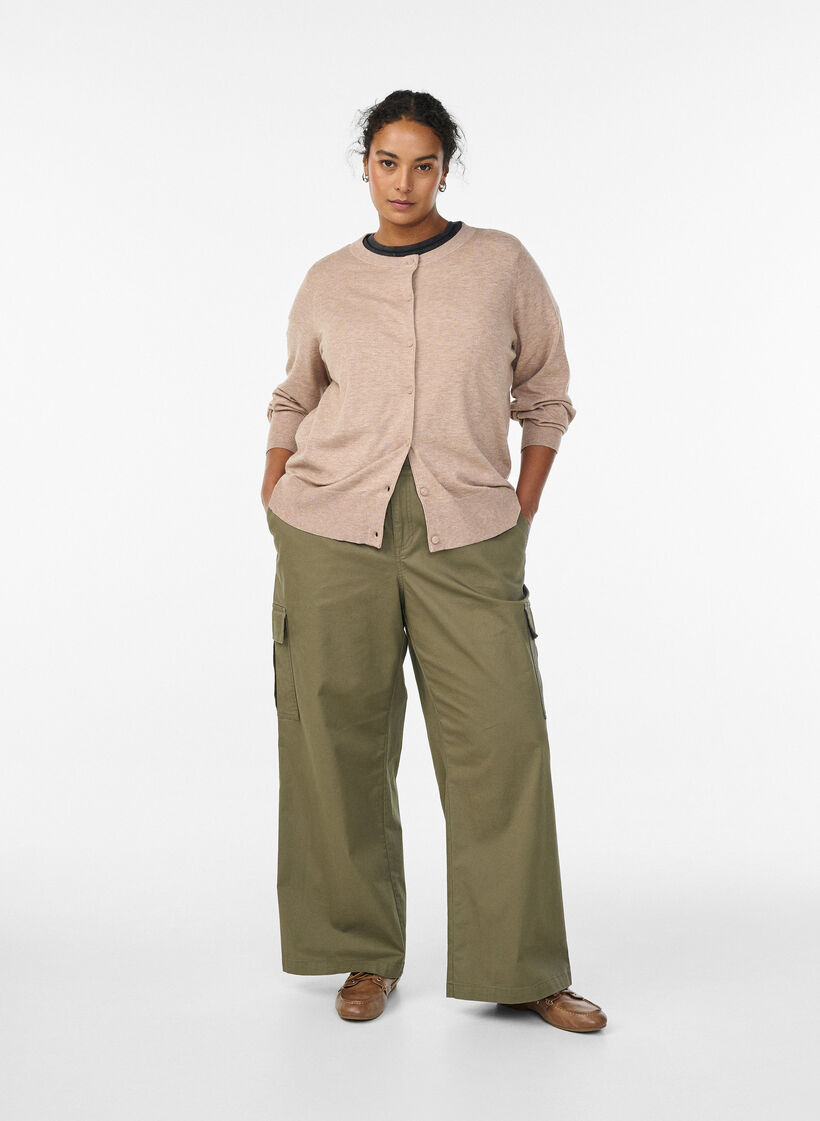 Pyöreäkauluksinen neuletakki kangaspäällysteisillä napeilla, Beige, Model image number 1