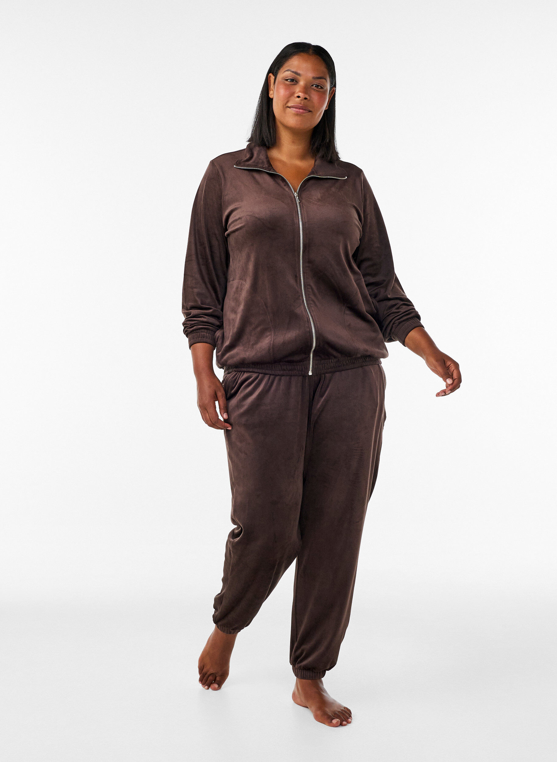 ZizziRennot velourhousut, Ruskea, Model image number 0