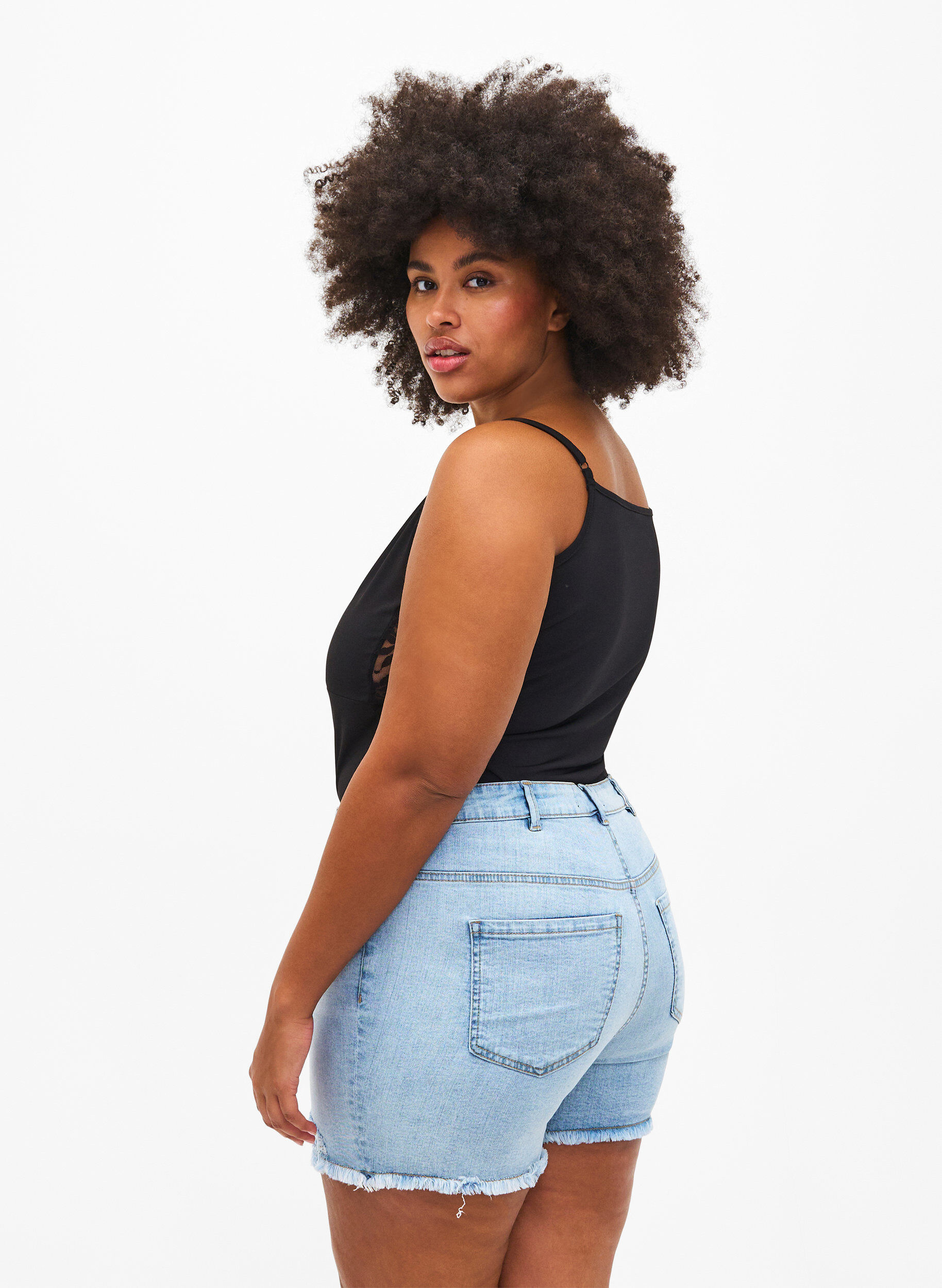 Zizzi Farkkushortsit, joissa on revittyj&auml; koristeita, Light Blue Denim, Model image number 1