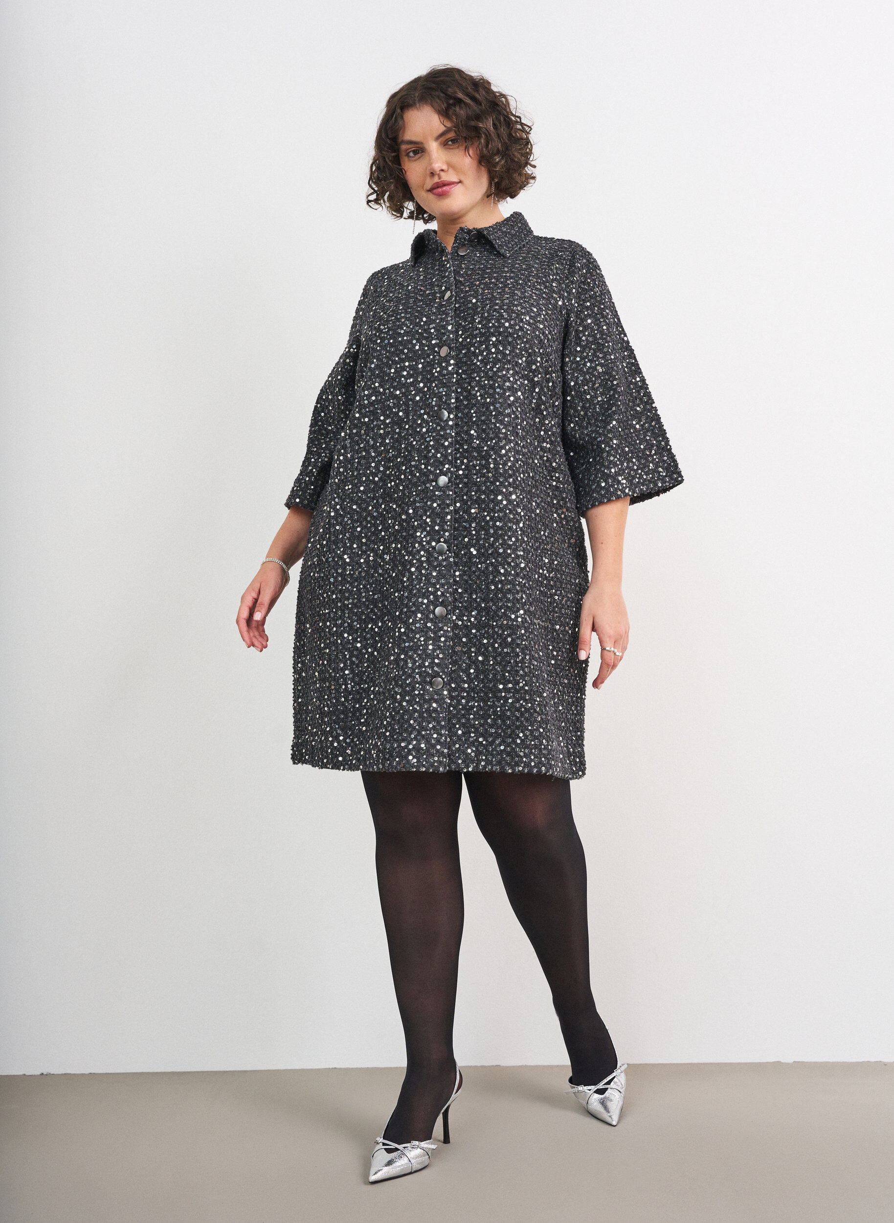 ZizziFarkkumekko paljeteilla ja 3/4-hihoilla, Musta, Model image number 1