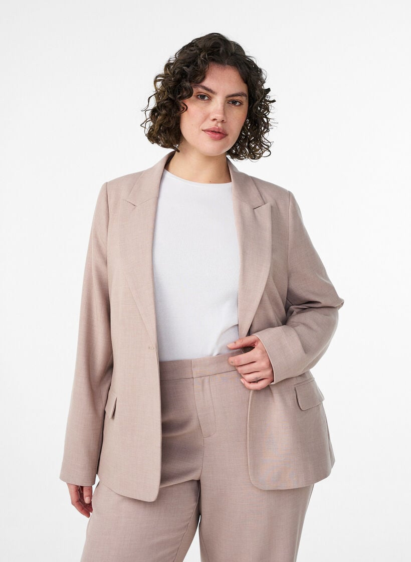 Klassinen bleiseri yhdell&auml; napilla ja taskuilla, Beige, Model image number 0