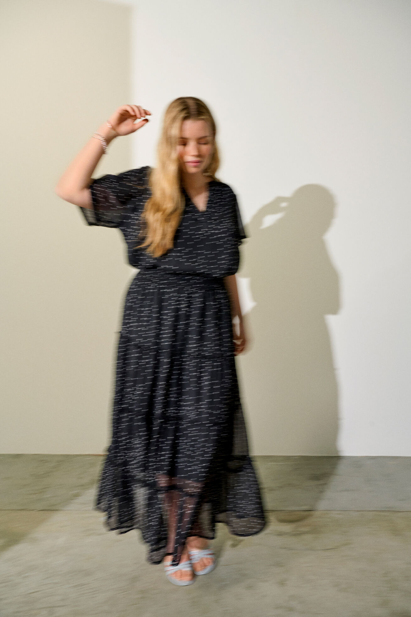 Musta settipakkaus pallokuviolla, , Model