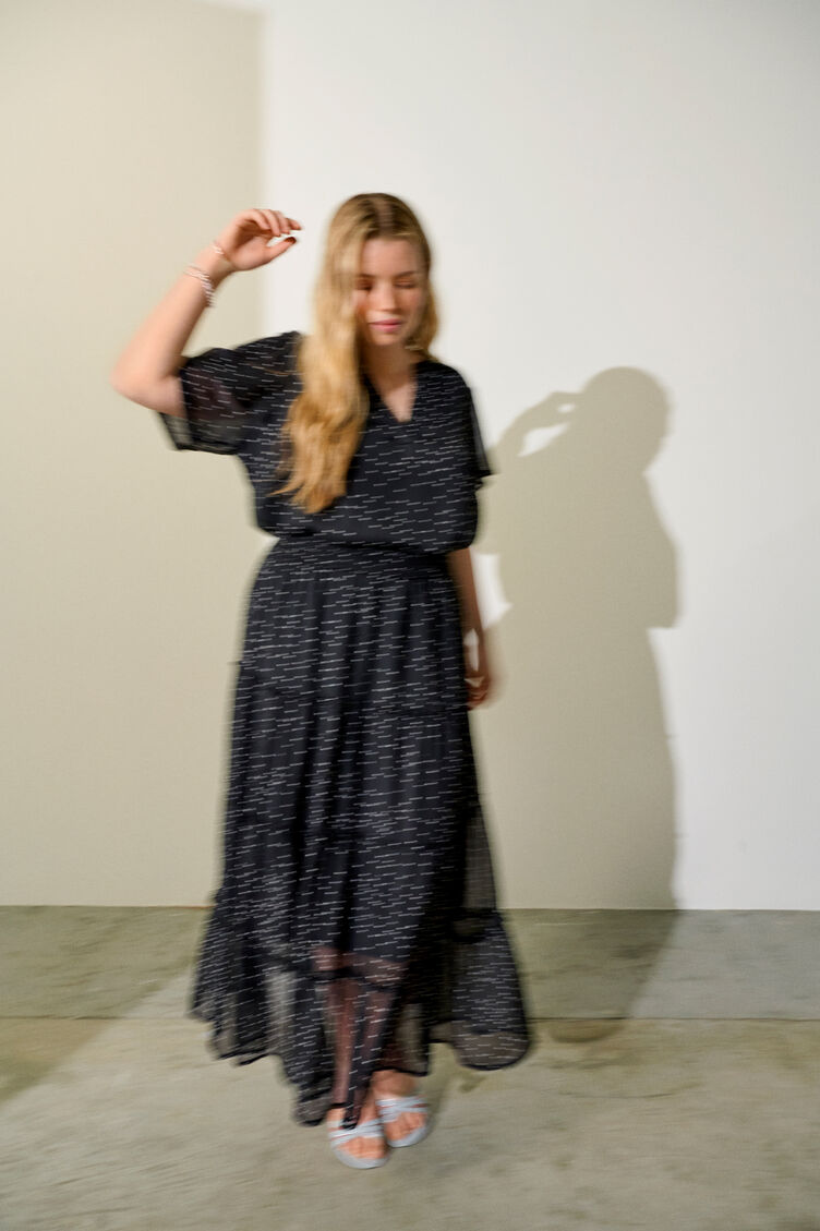 Musta settipakkaus pallokuviolla, , Model