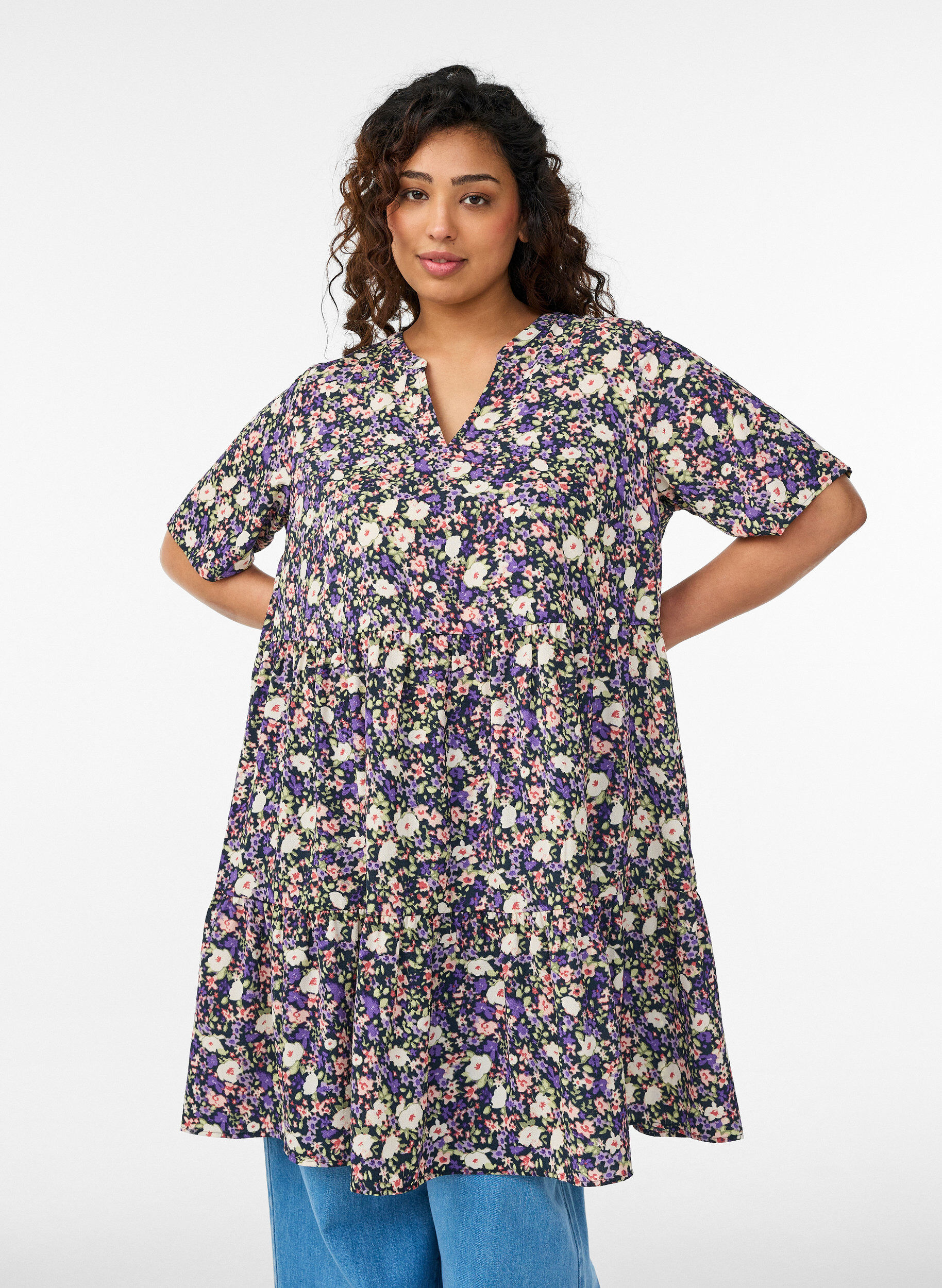 Zizzi Lyhythihainen A-linjainen mekko, jossa on leikkauslinja, Violetti, Model image number 0