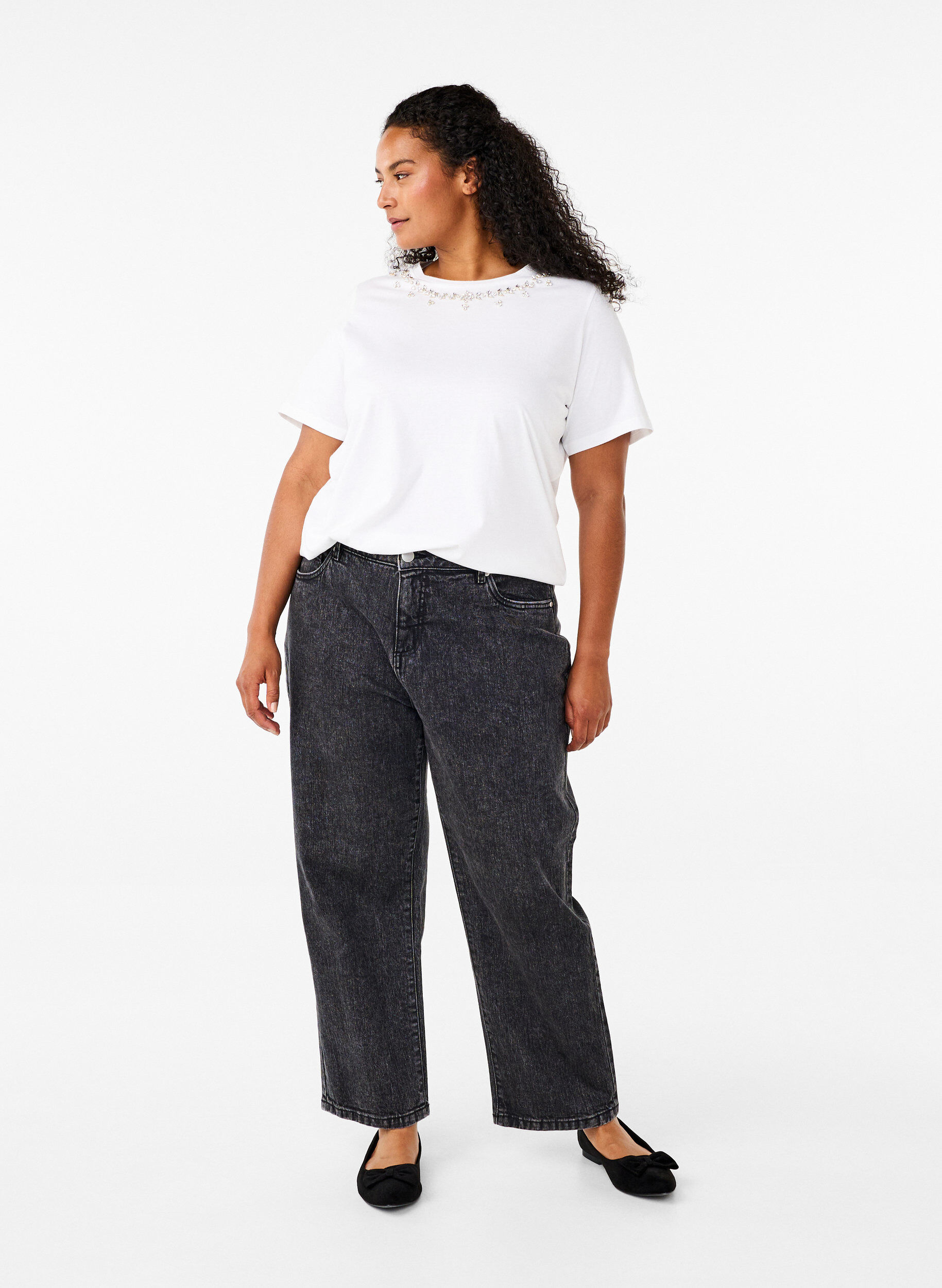 Zizzi T-paita, jossa py&ouml;re&auml; kaula-aukko ja strasseja, Bright White, Model image number 2