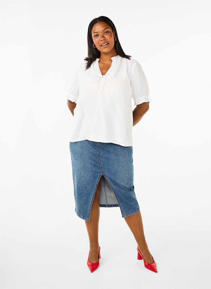 Lyhythihainen viskoosipusero röyhelöyksityiskohdilla, Bright White, Model image number 3