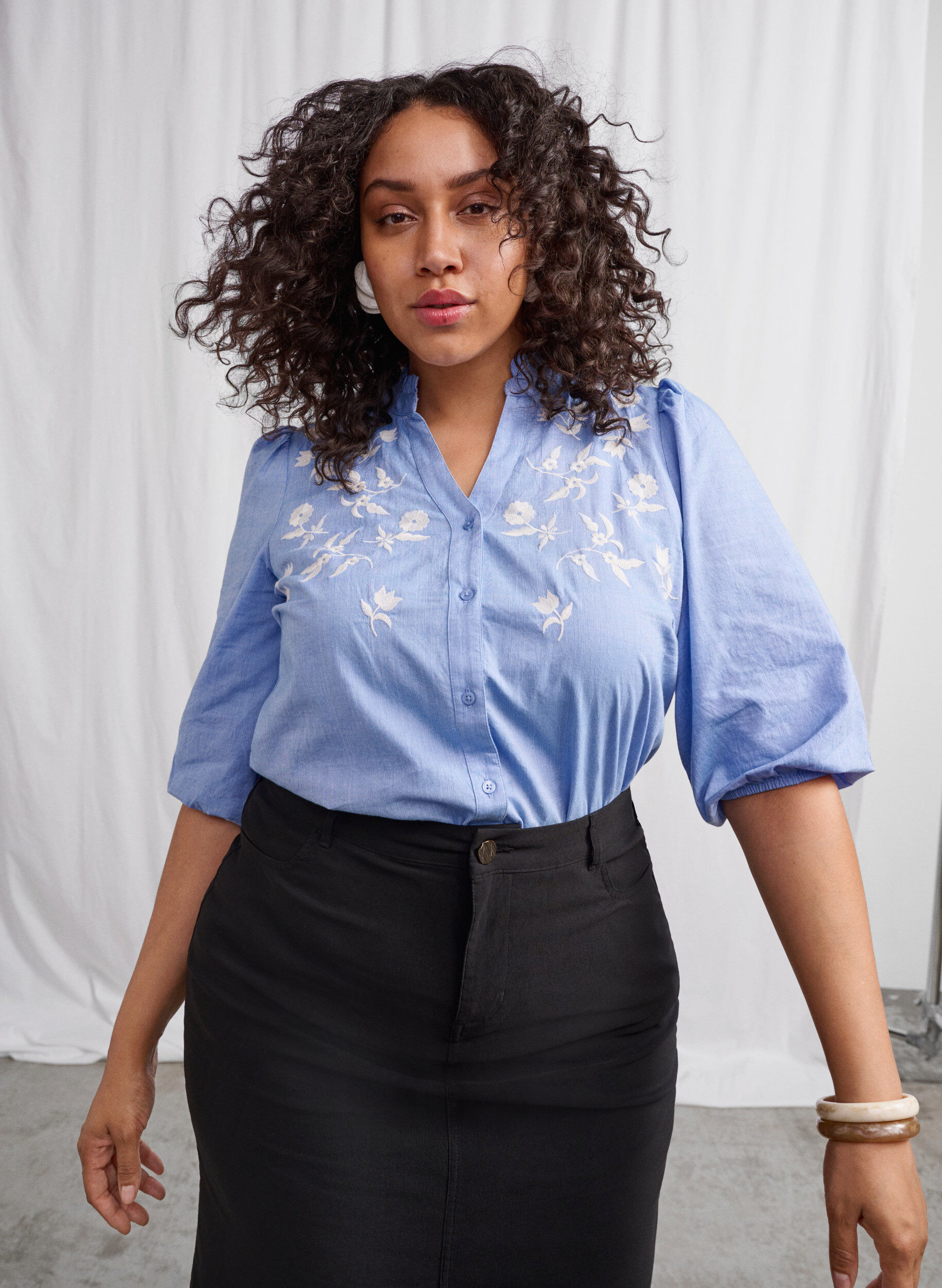 Zizzi Puuvillainen paitapusero kirjailluilla kukilla, Vista Bl. W. White, Image image number 1