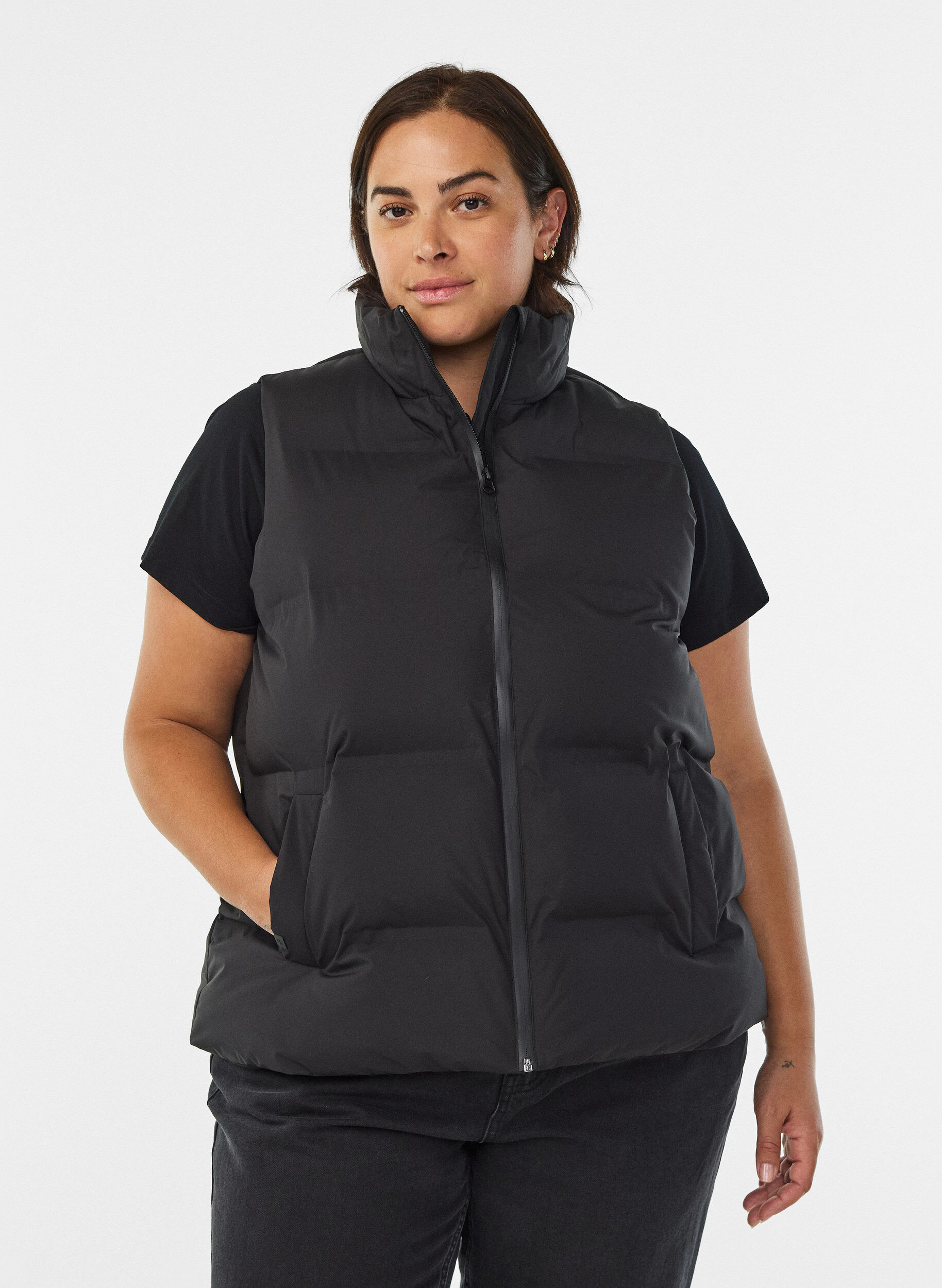 Lyhyt toppaliivi korkealla kauluksella, Musta, Model
