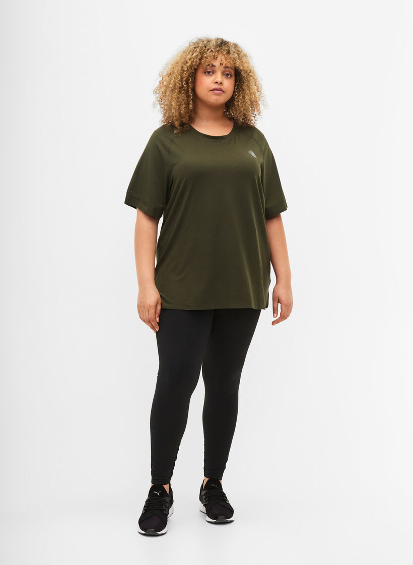 Lyhythihainen t-paita treeniin pyöreällä pääntiellä, Forest Night, Model image number 2