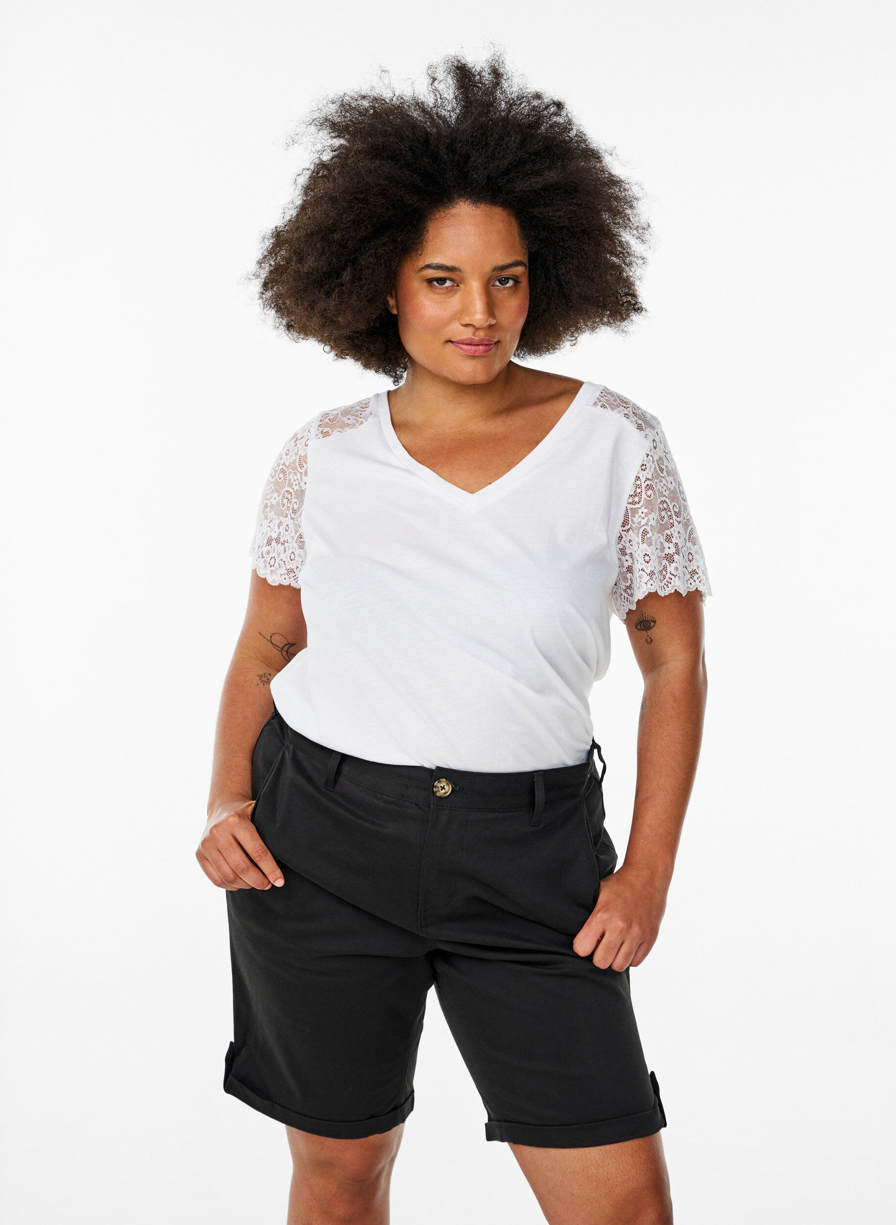 Zizzi Chino-shortsit taskuilla, Musta, Model image number 0