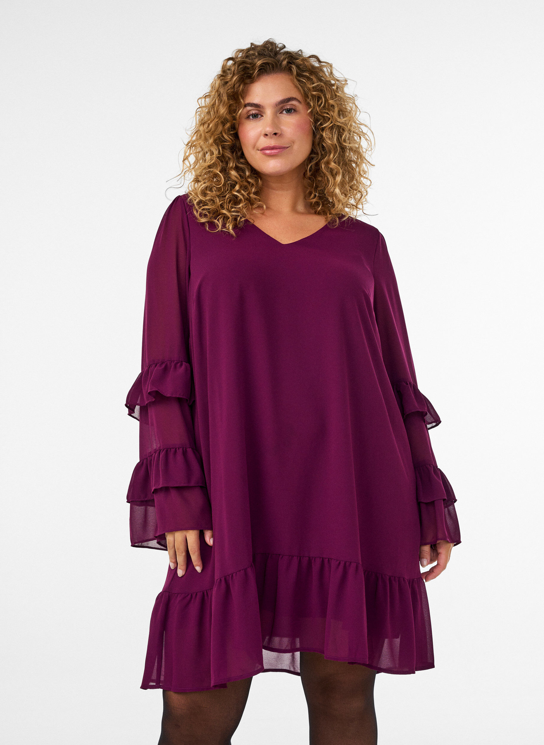 ZizziLyhyt mekko l&auml;pikuultavilla r&ouml;yhel&ouml;hihoilla, Violetti, Model image number 0