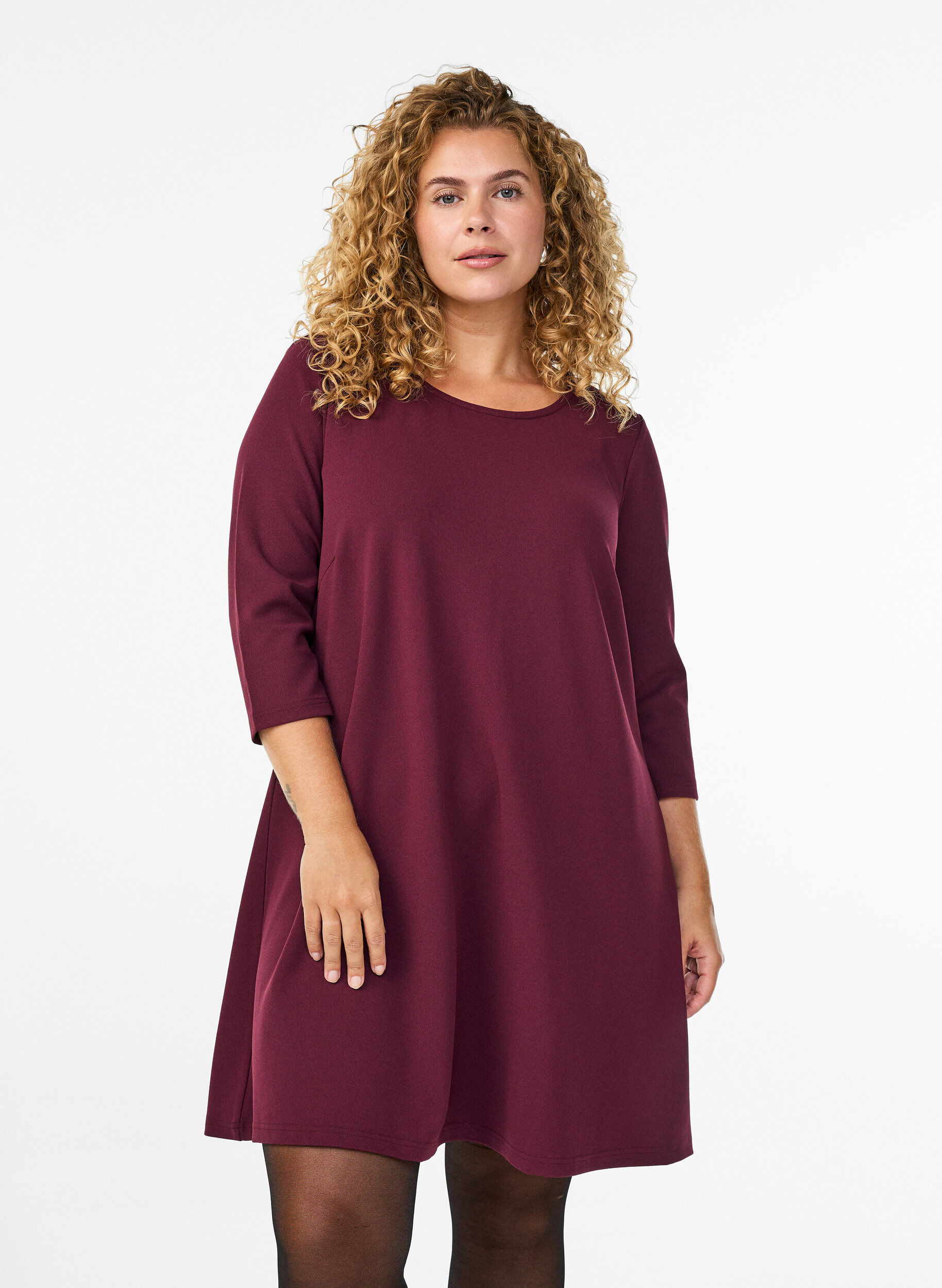ZizziLyhyt A-linjainen mekko 3/4-hihoilla, Punainen, Model image number 0