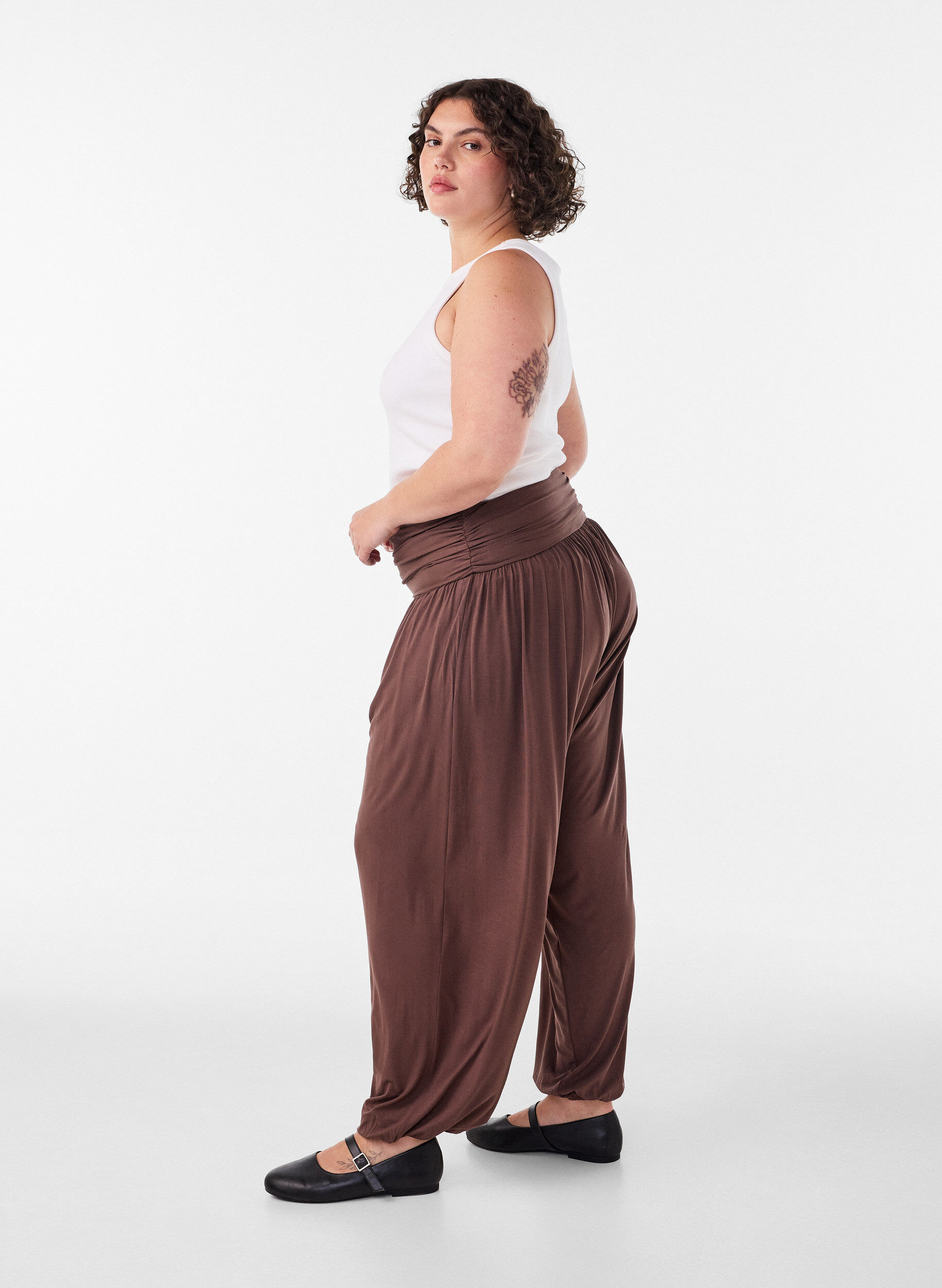 ZizziRennot haaremihousut, Ruskea, Model image number 2