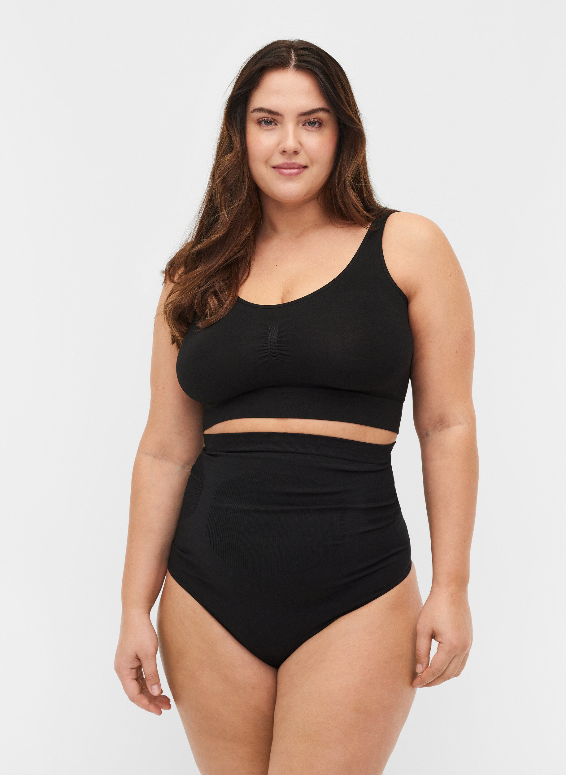 Zizzi Korkeavy&ouml;t&auml;r&ouml;iset shapewear-stringit, Black, Model image number 0
