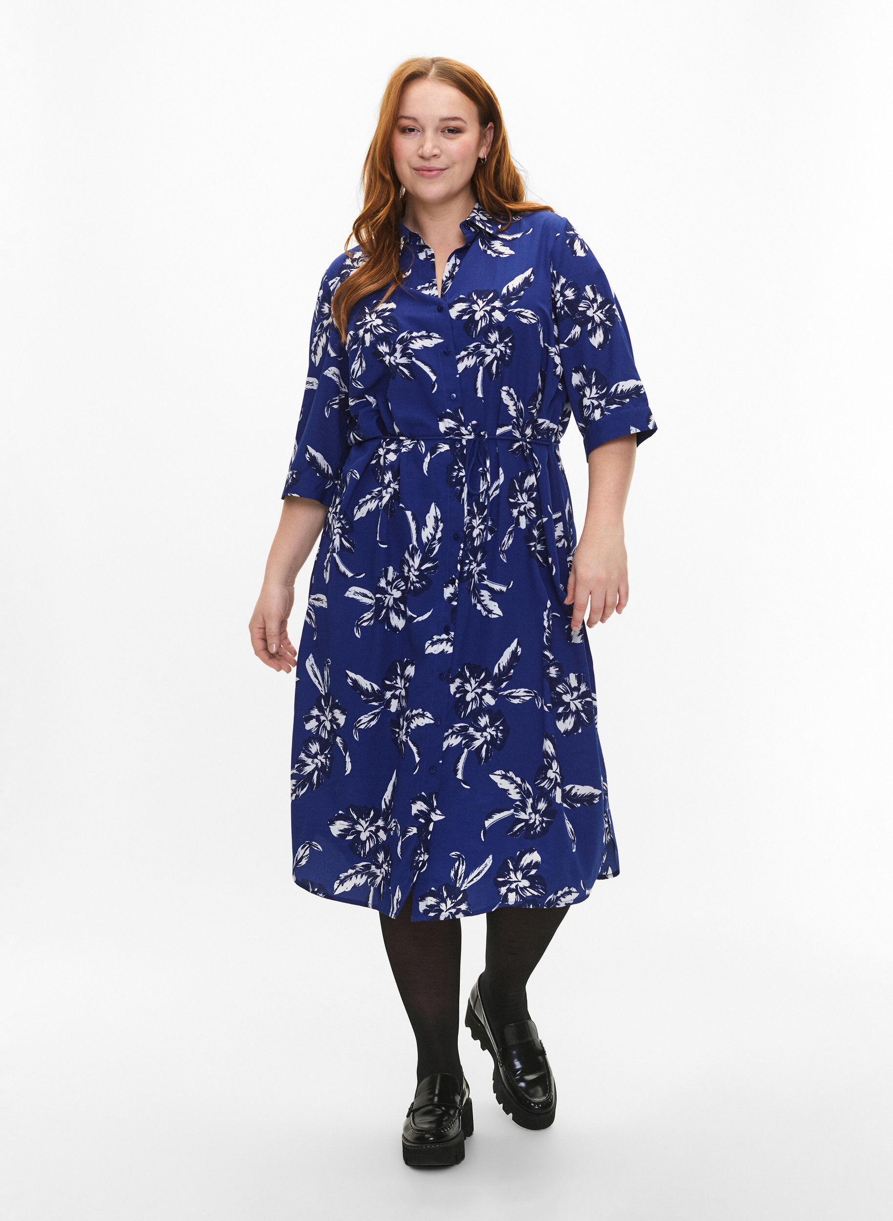 Zizzi FLASH - Kukkakuvioinen paitamekko, Navy Blazer Flower, Model image number 3