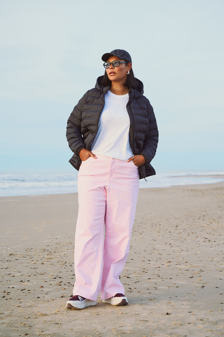 Vett&auml; hylkiv&auml; kevyt takki, , Model