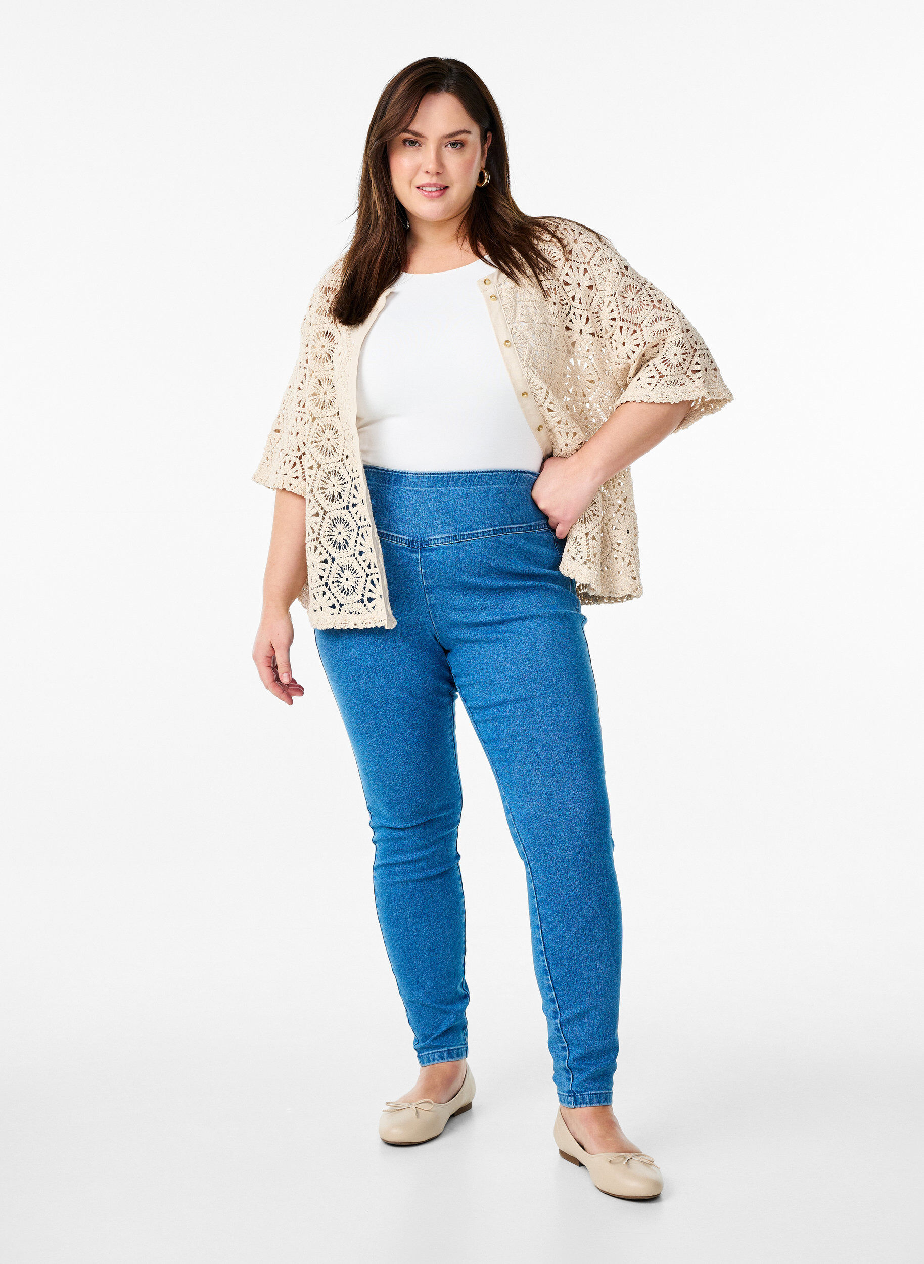 Joustavat jeggingsit korkealla vy&ouml;t&auml;r&ouml;ll&auml;, Sininen, Model