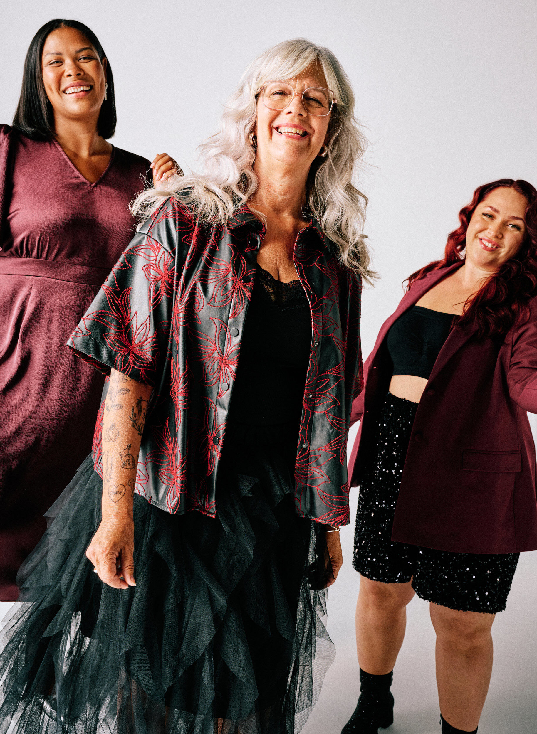 Zizzi Lyhyt keinonahkainen paita kontrastikirjailulla, Musta, Image image number 0