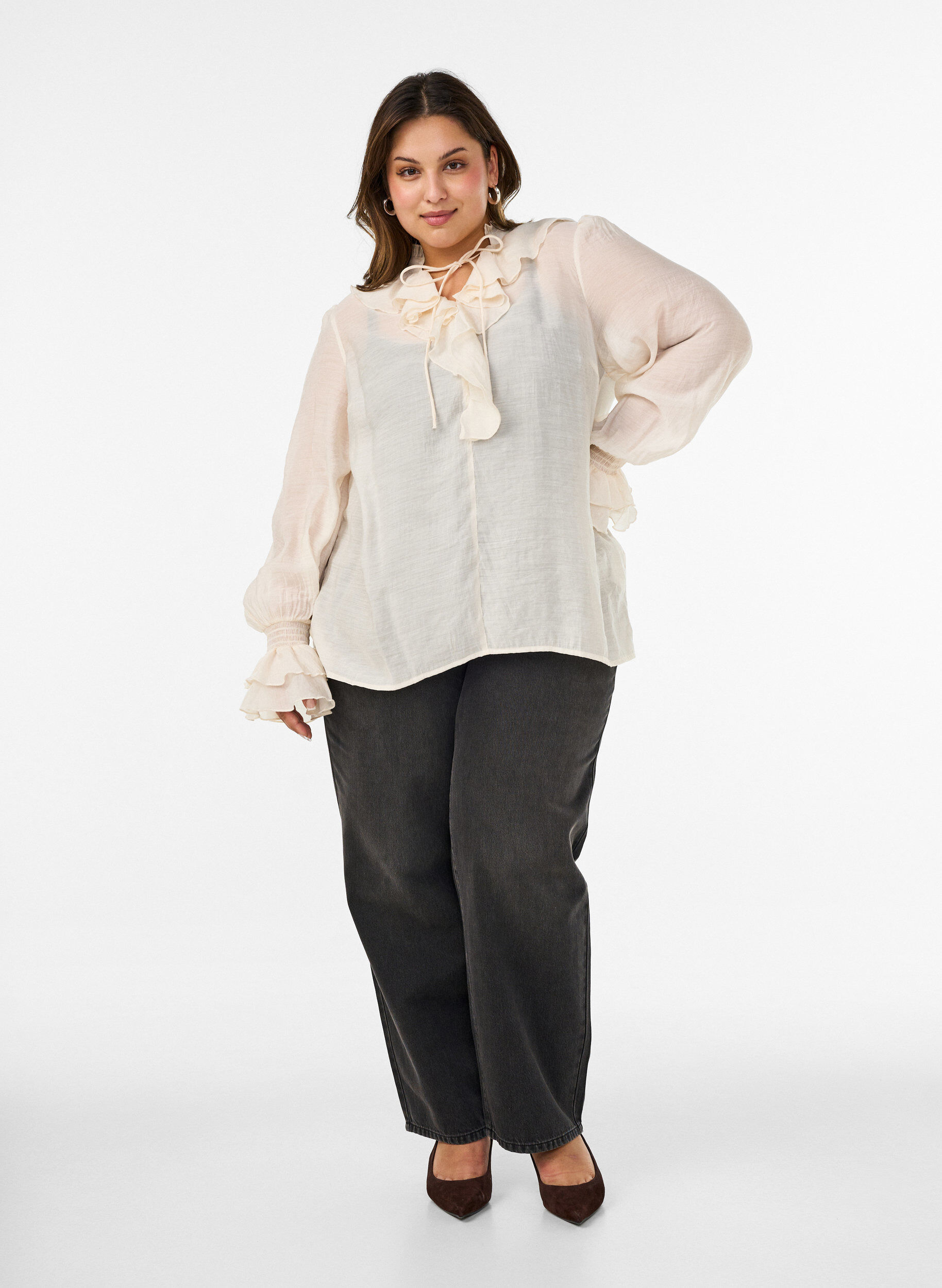 ZizziViskoosipusero r&ouml;yhel&ouml;ill&auml; ja pitkill&auml; hihoilla, Vanilja, Model image number 1