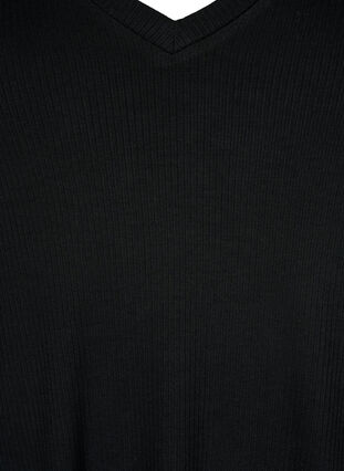 Ribatusta viskoosista valmistettu T-paita, jossa on v-pääntie, Black, Packshot image number 2