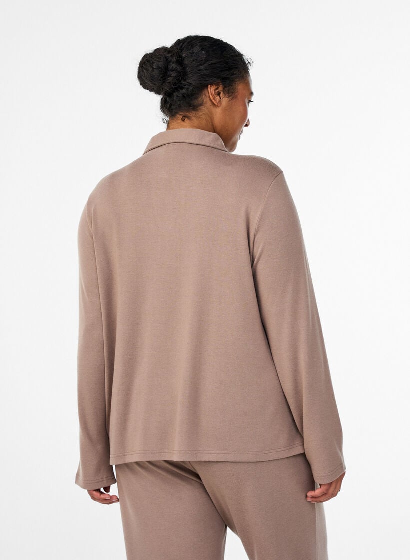 Pitk&auml;hihainen kauluksellinen trikoopaita, Ruskea, Model image number 2