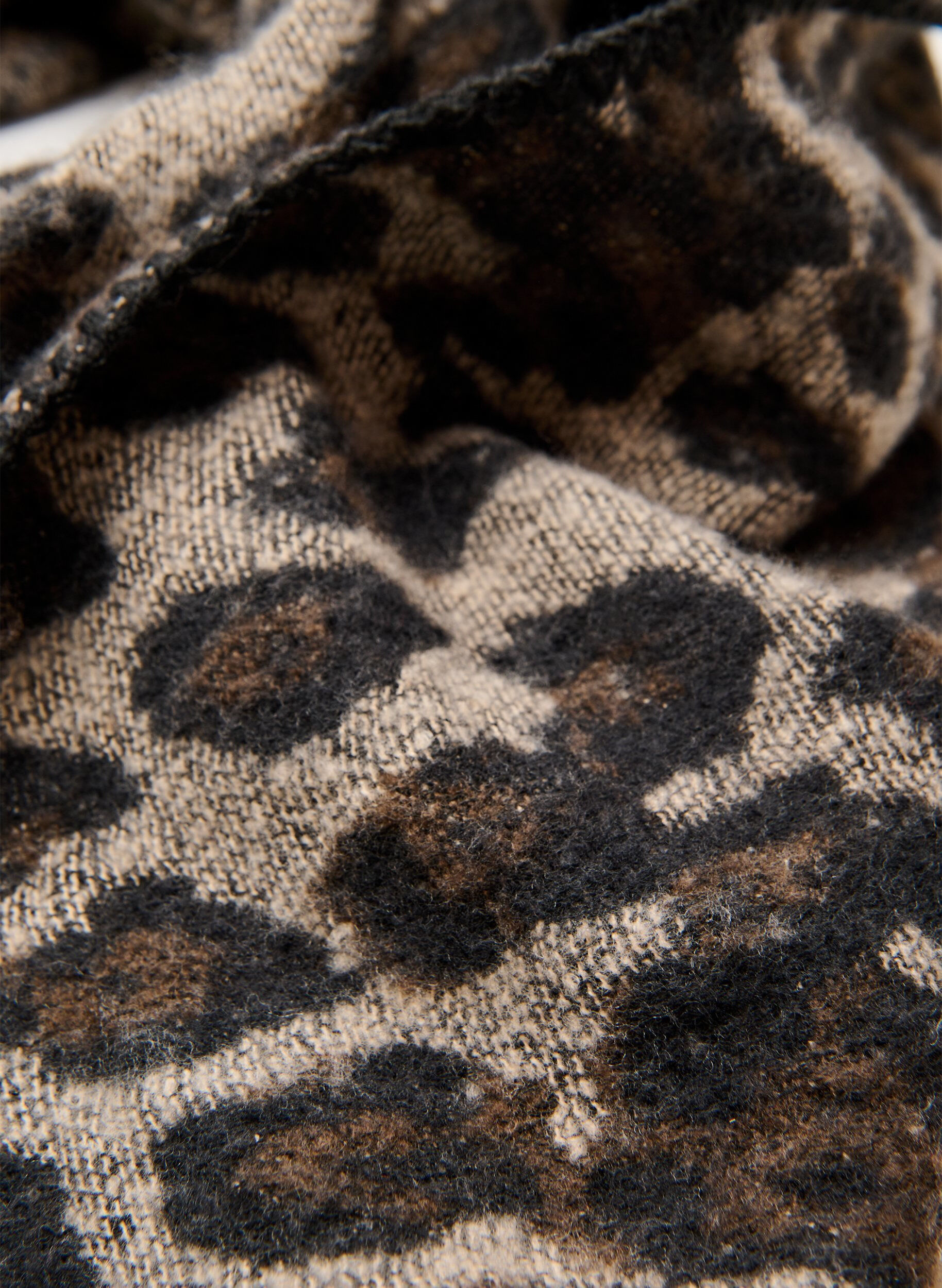 Zizzi Pehme&auml; huivi kuviolla ja l&auml;mpimill&auml; v&auml;reill&auml;, Ruskea, Packshot image number 1