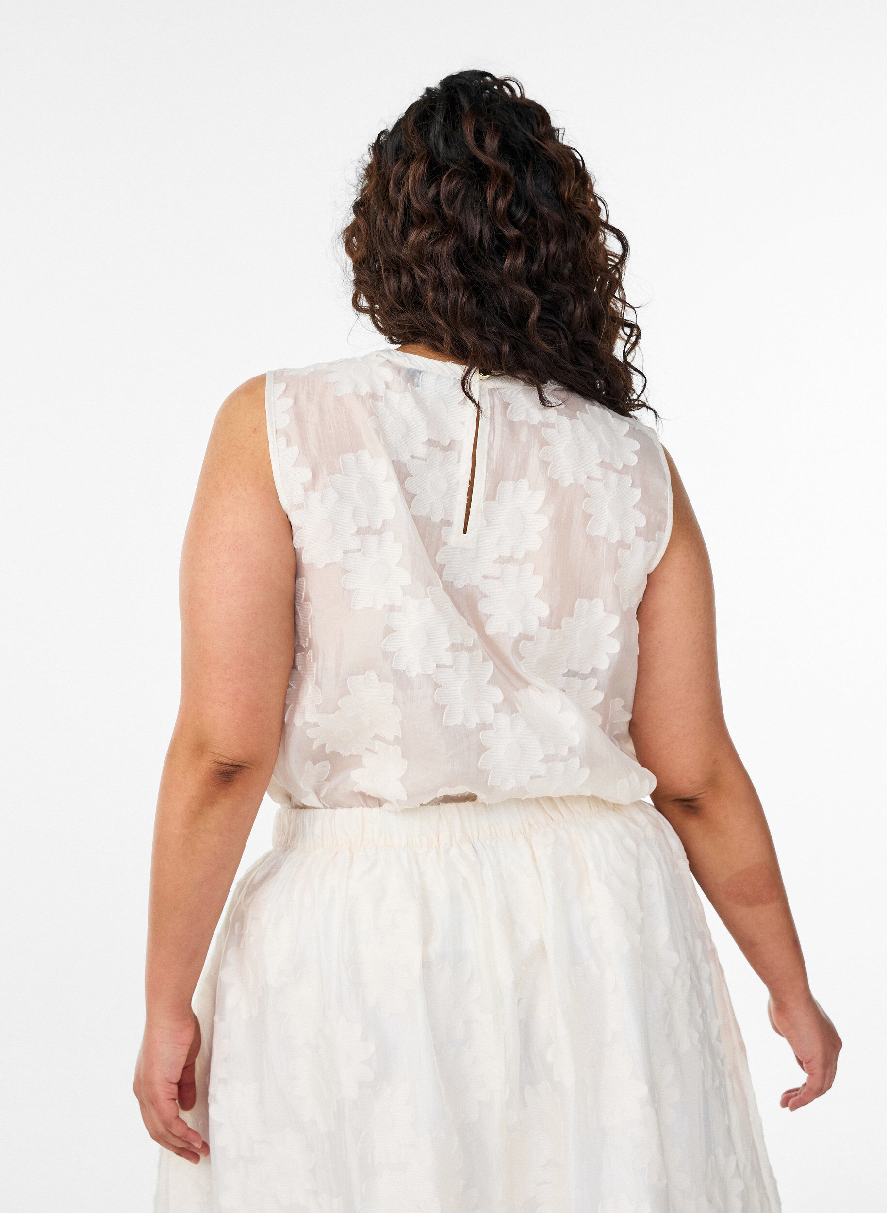 Zizzi Hihaton toppi kukallisella jacquard-tekstuurilla, Vanilja, Model image number 2