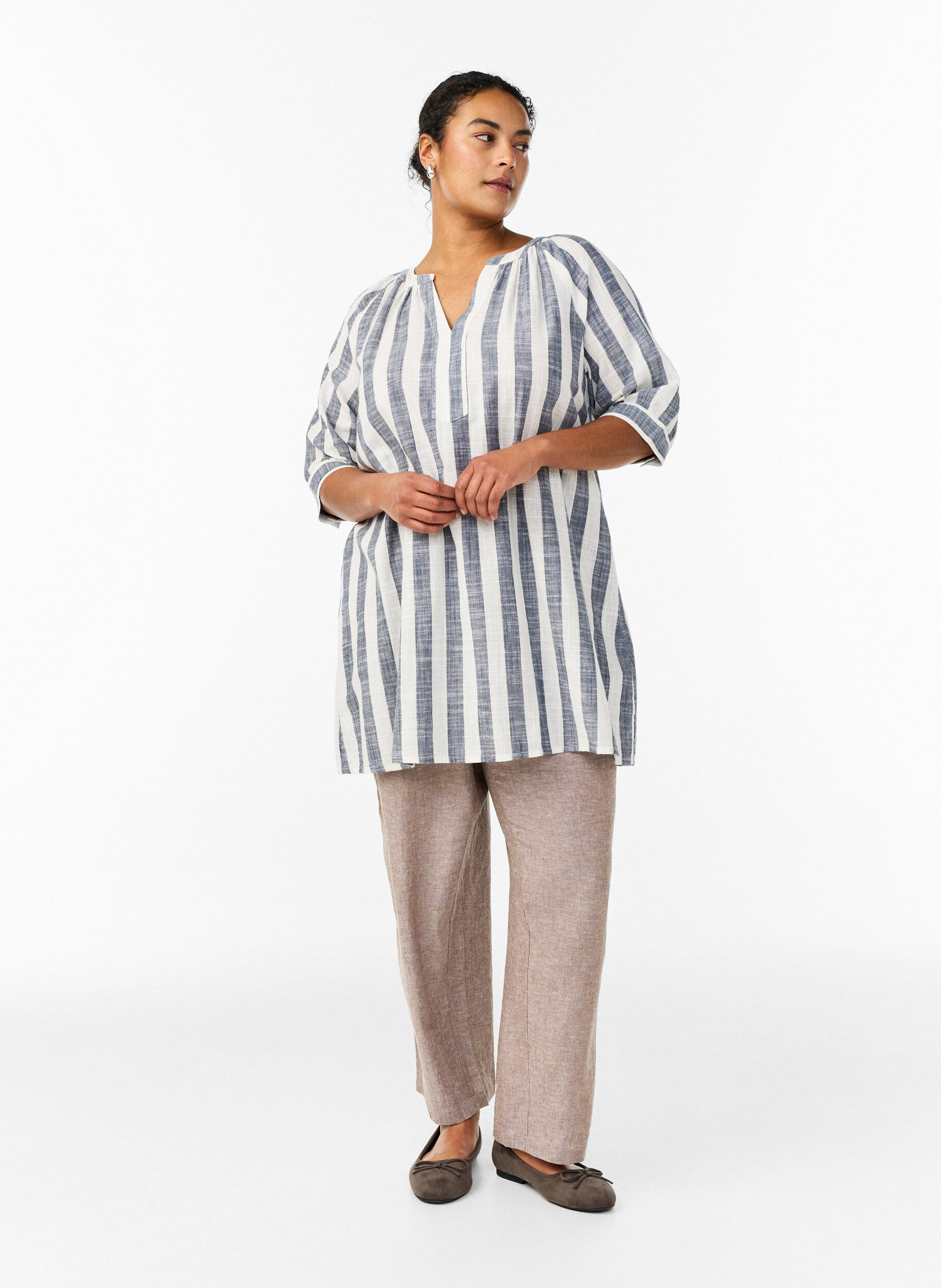 Zizzi Puuvillatunika V-p&auml;&auml;ntiell&auml;, Beige, Model image number 1