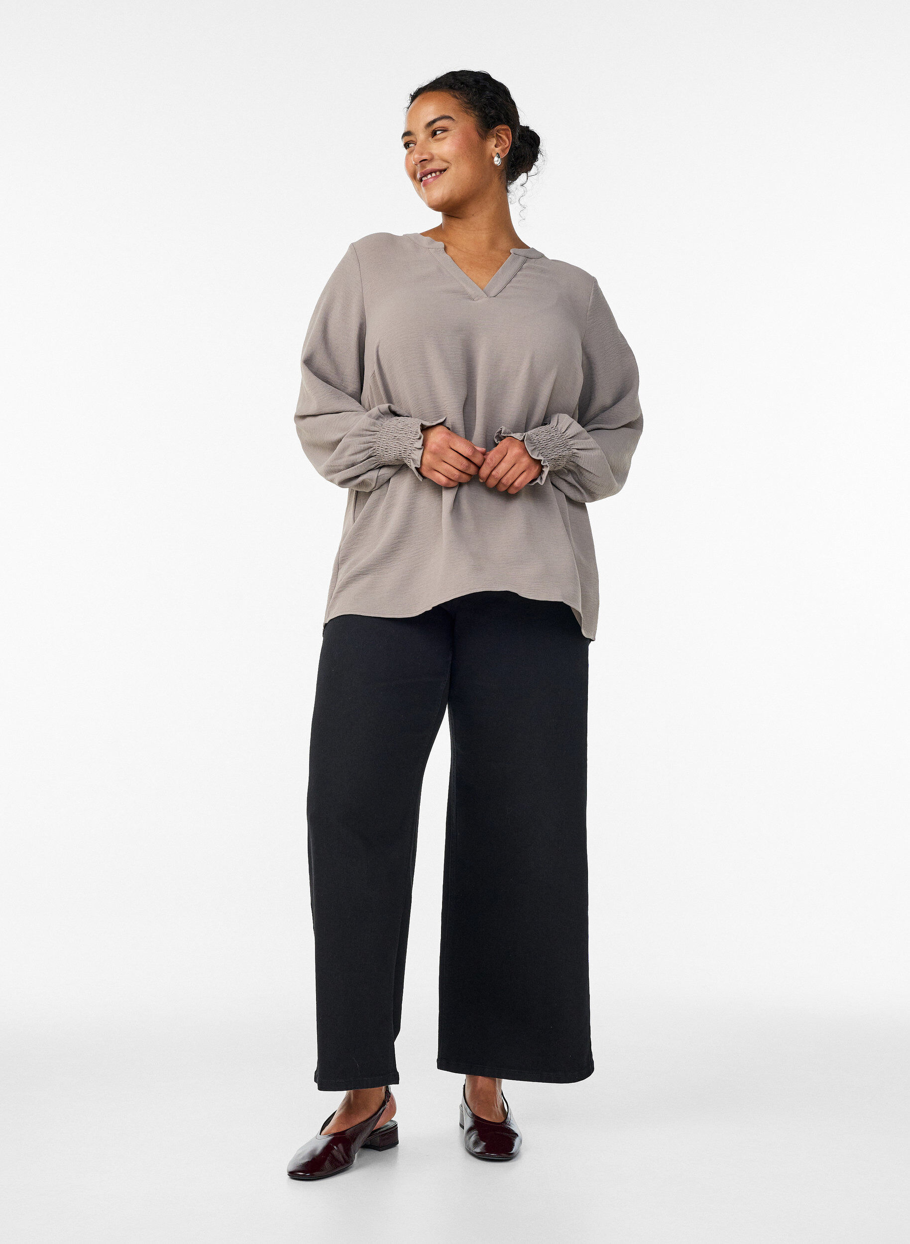 Zizzi Pusero smock-kalvosimilla ja v-p&auml;&auml;ntiell&auml;, Beige, Model image number 1