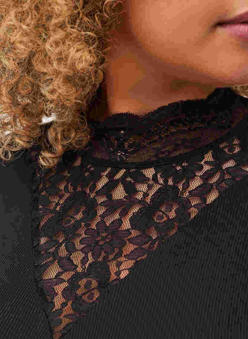 Korkeakauluksinen pusero pitsillä, Black, Model image number 2