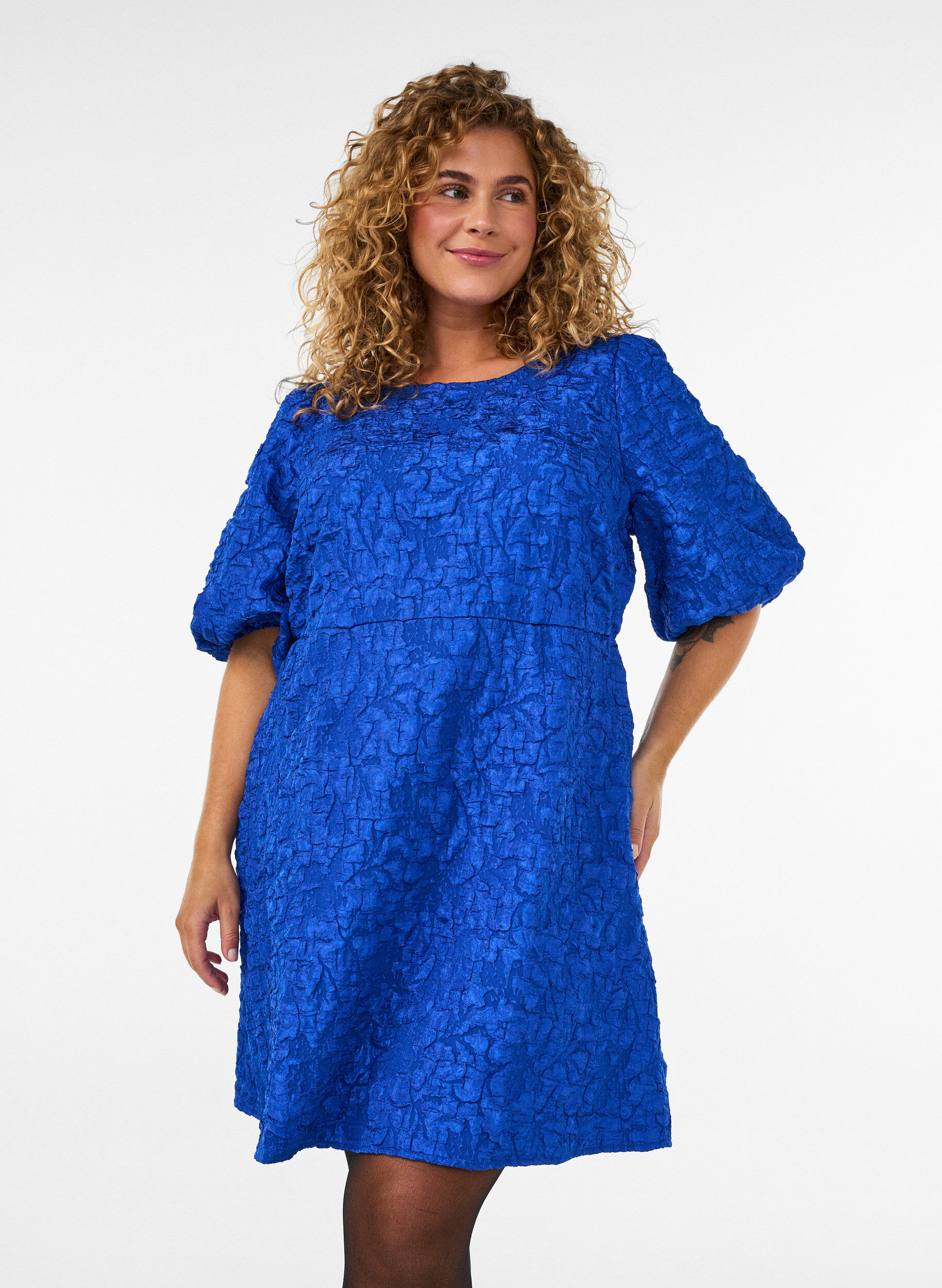 Jakardimekko puhvihihoilla ja A-linjaisella helmalla, Sininen, Model
