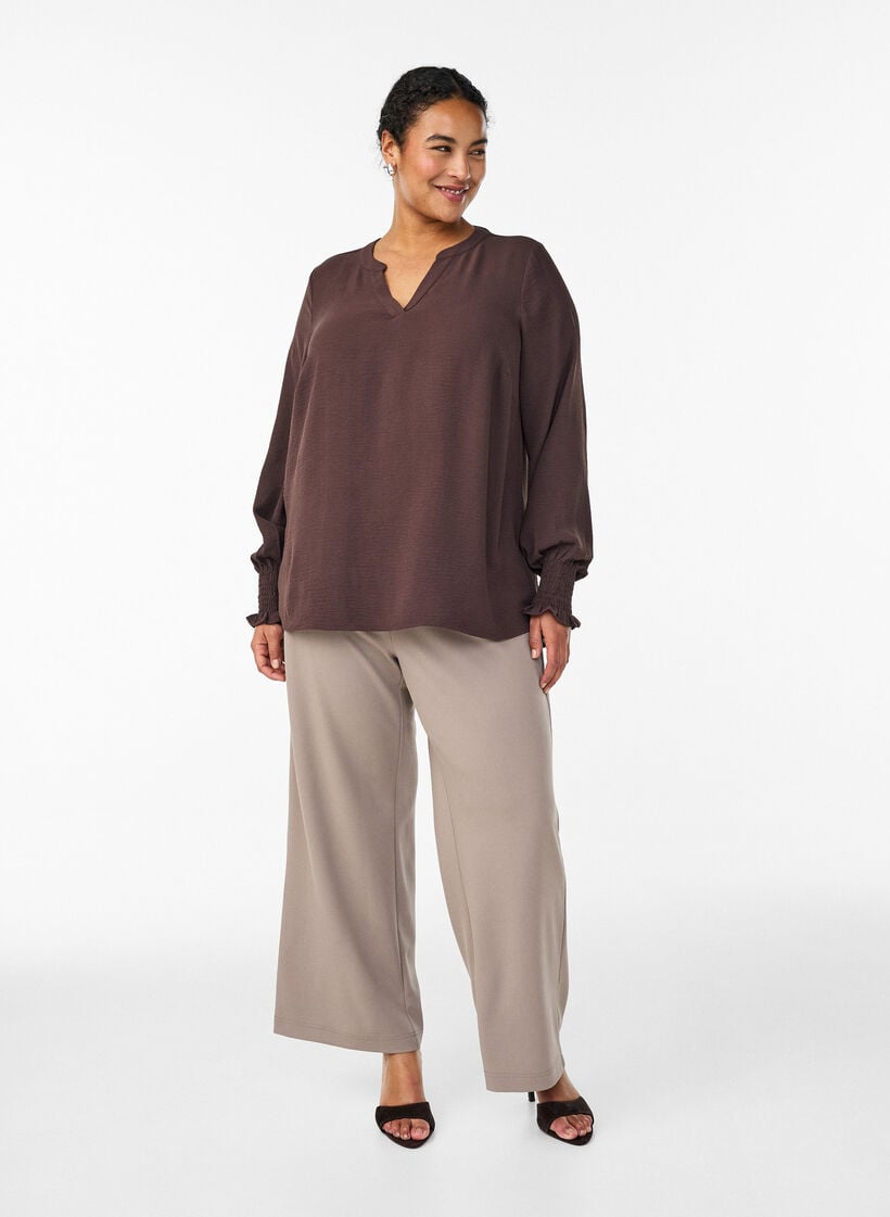 Pusero smock-kalvosimilla ja v-p&auml;&auml;ntiell&auml;, Ruskea, Model image number 1