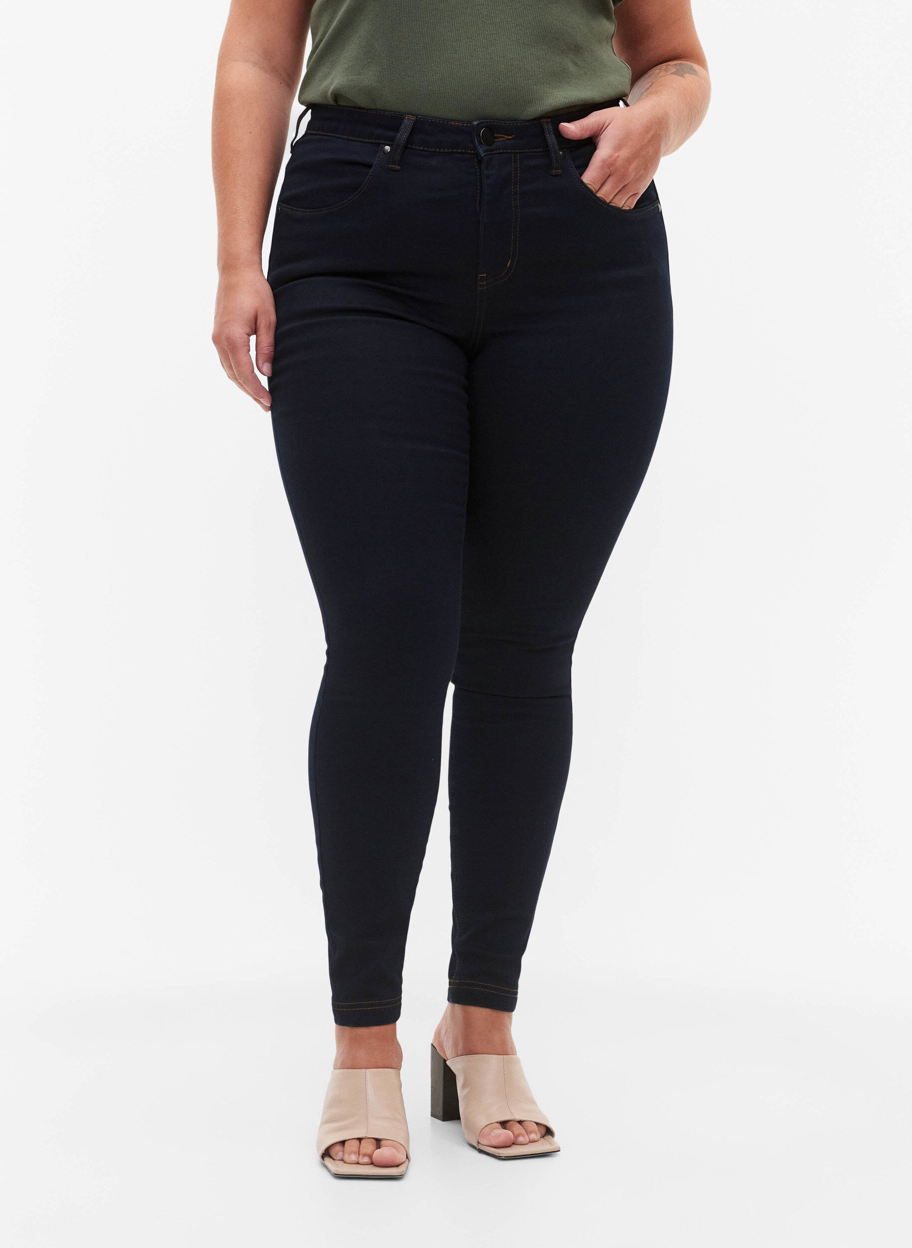 ZizziSuper slim Amy-farkut korkealla vy&ouml;t&auml;r&ouml;ll&auml;, Tobacco Un, Model image number 2