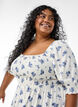 Kukallinen midimekko viskoosista smokkirypytyksell&auml;, Valkoinen, Model image number 2