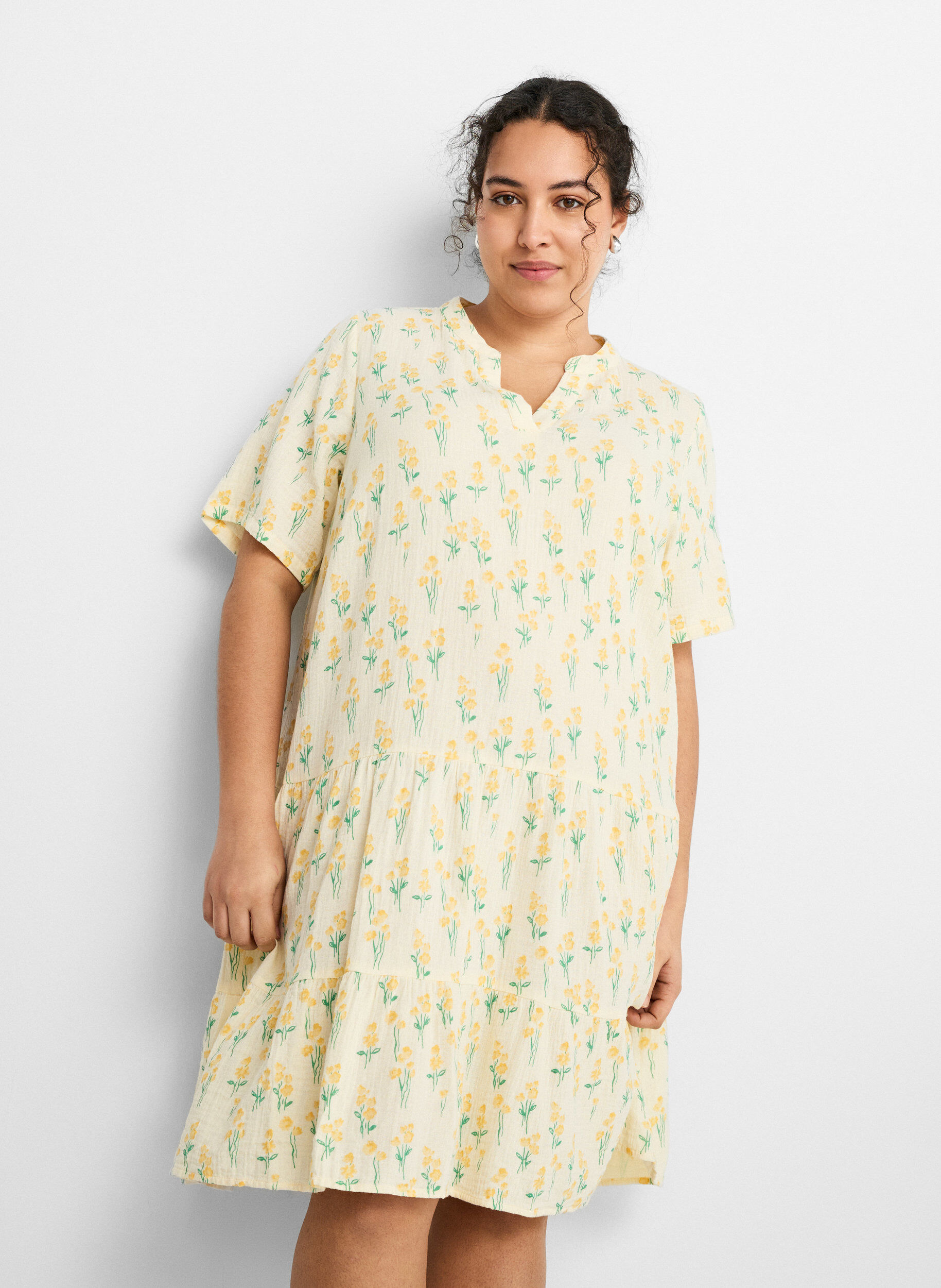 ZizziLyhyt A-linjainen mekko puuvillamusliinista, Keltainen, Model image number 3
