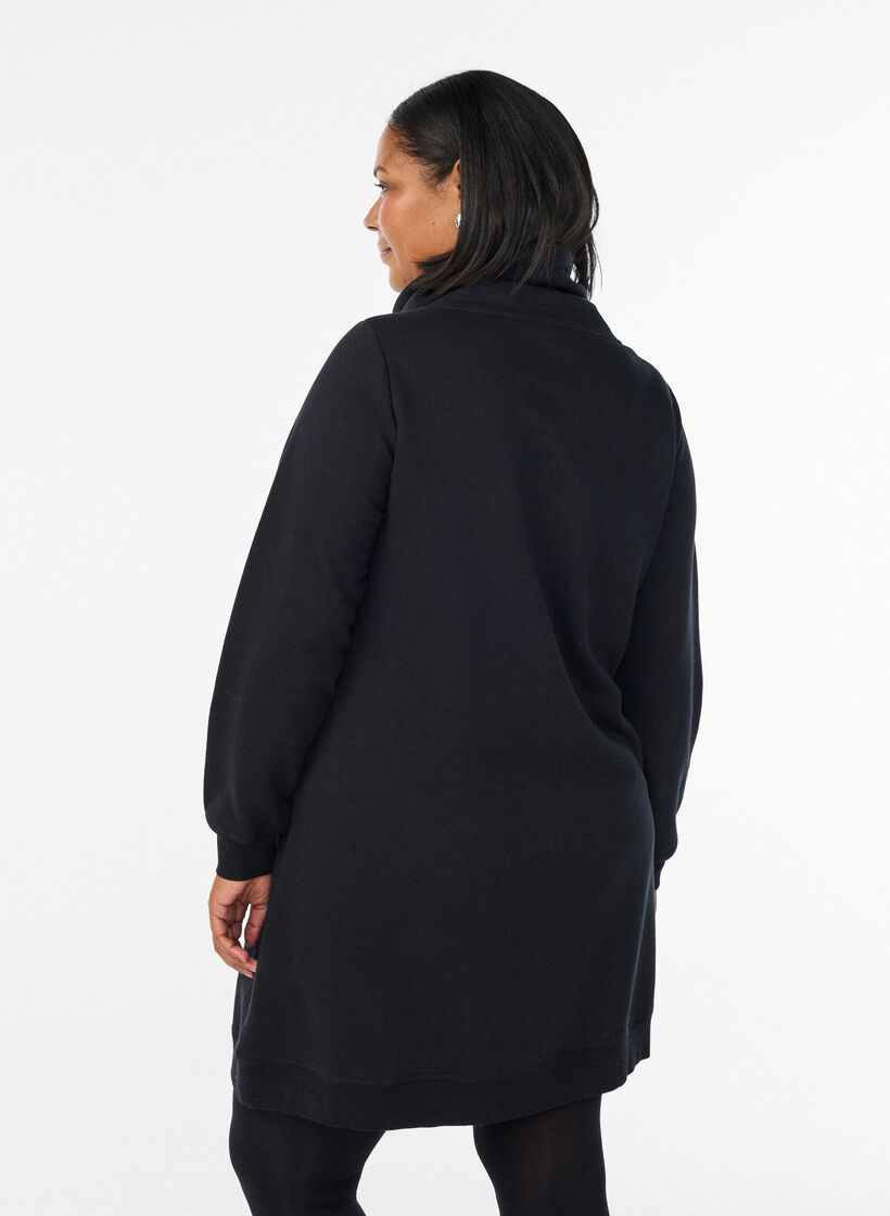 Lyhyt swetarimekko korkealla kauluksella ja taskuilla, Musta, Model image number 2