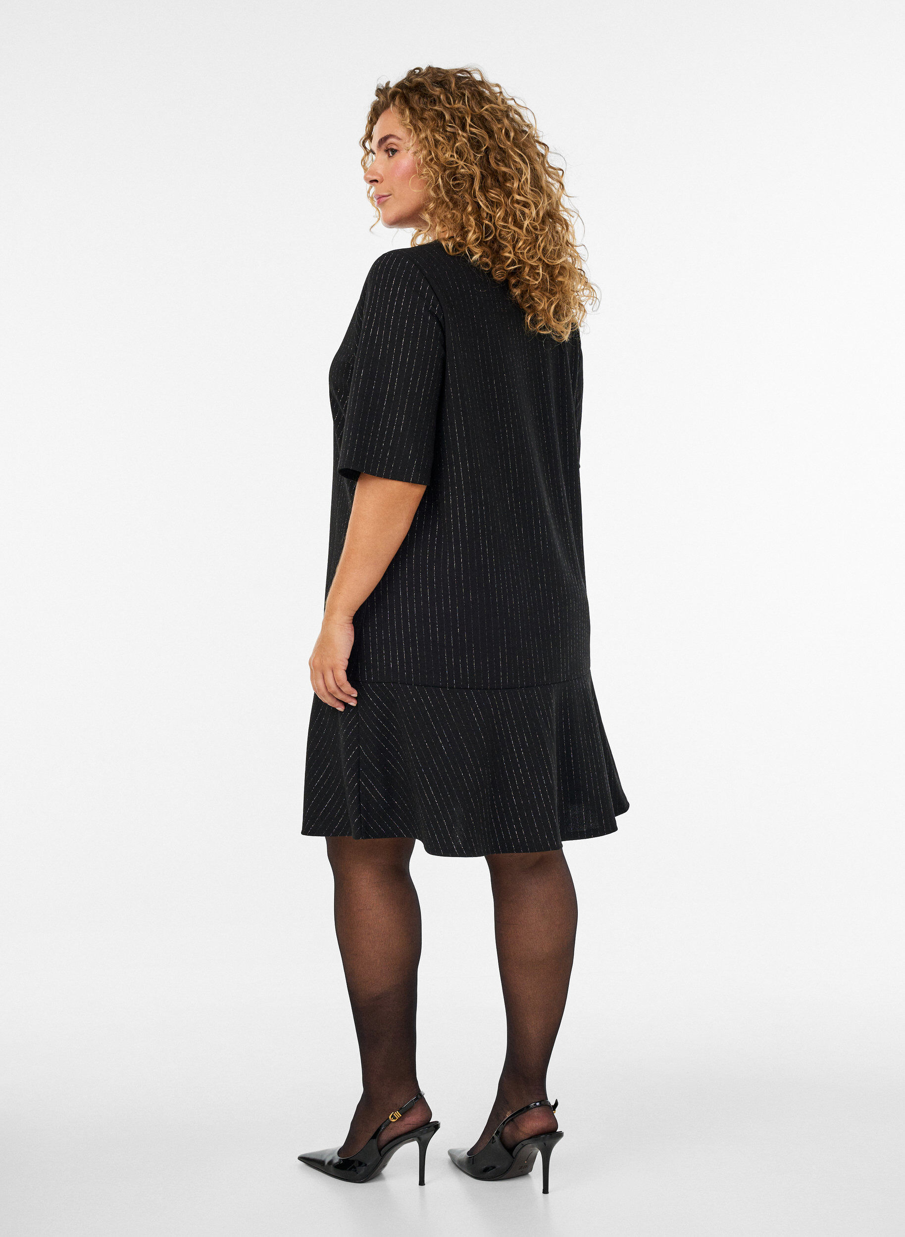 ZizziLyhyt A-linjainen mekko kimalteraidoilla, Musta, Model image number 2